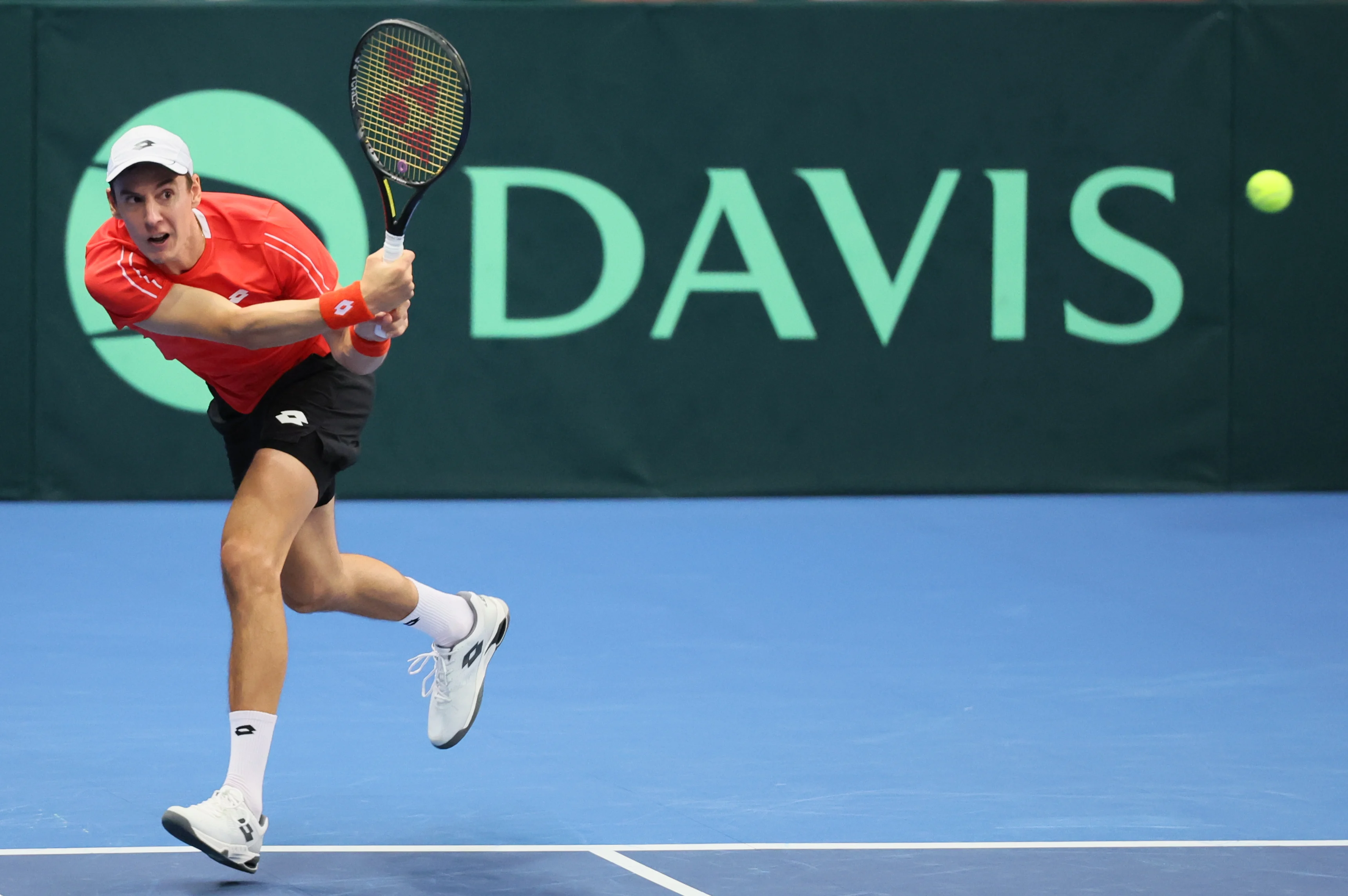 Belgian Joran Vliegen pictured in action during a double game between Belgian pair Gille-Vliegen and Chilean pair Barrios Vera-Jarry, the third match in the Davis Cup qualifiers World Group tennis meeting between Belgium and Chile, Sunday 02 February 2025, in Hasselt. BELGA PHOTO BENOIT DOPPAGNE