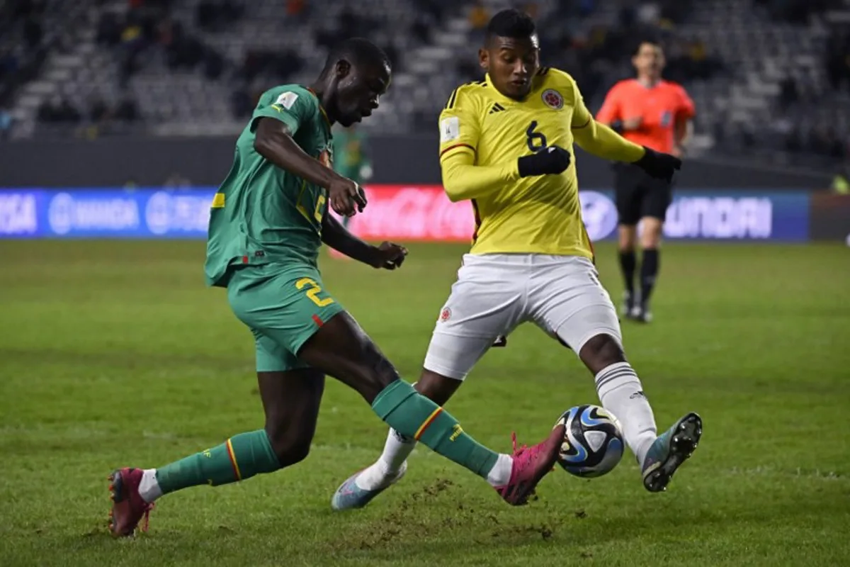 Senegal's forward Mouhamed Gueye (L) and Colombia's midfielder Jhon Velez fight for the ball during the Argentina 2023 U-20 World Cup group C football match between Colombia and Senegal at the Diego Armando Maradona stadium in La Plata, Argentina, on May 27, 2023.  Luis ROBAYO / AFP