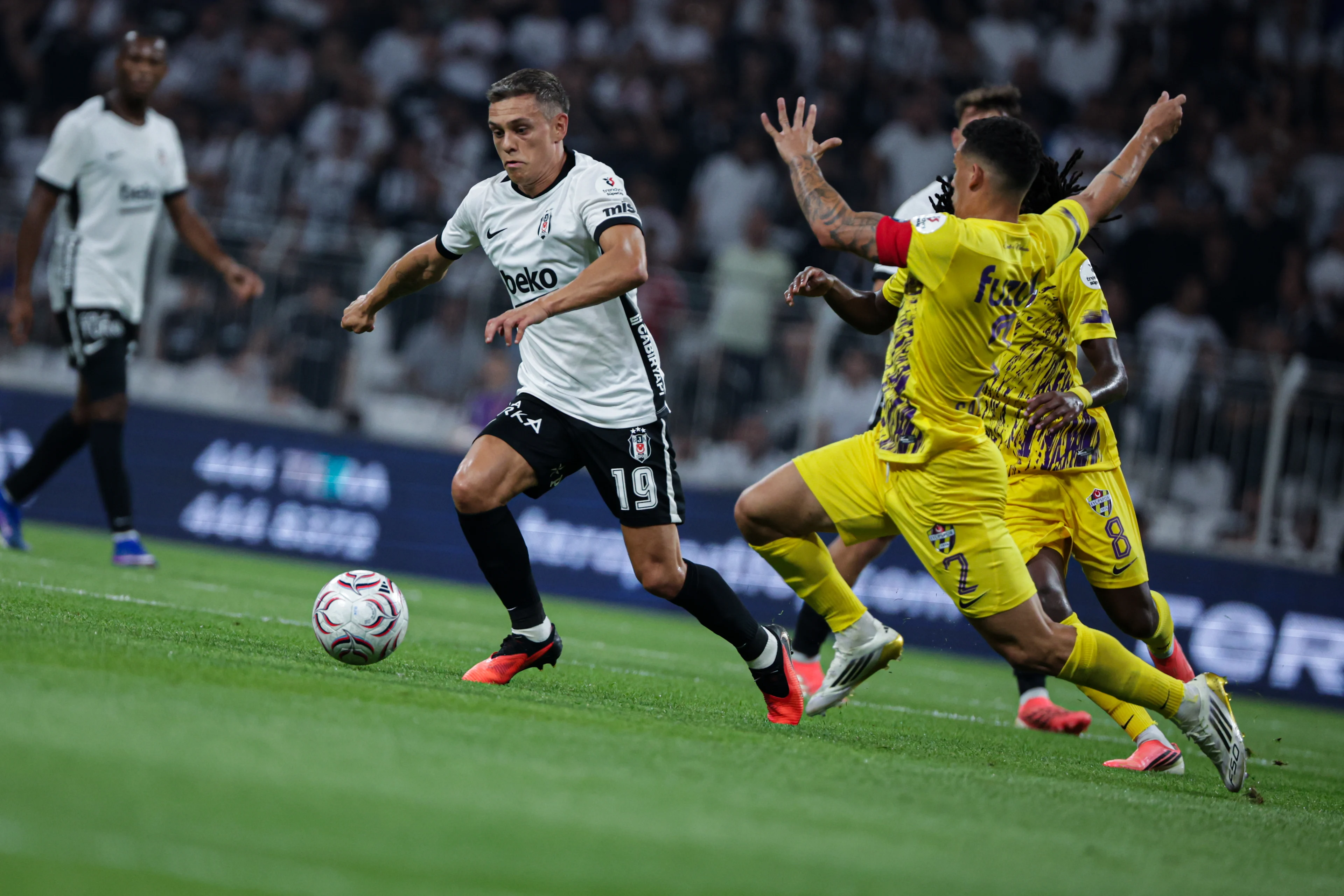 Belgian attacker Leandro Trossard of Besiktas pictured in action during a soccer game between Besiktas JK and Eyupspor, in the Turkish Süper Lig competition in Istanbul, Turkey on Sunday 16 August 2026. BELGA PHOTO BURAK BASTURK