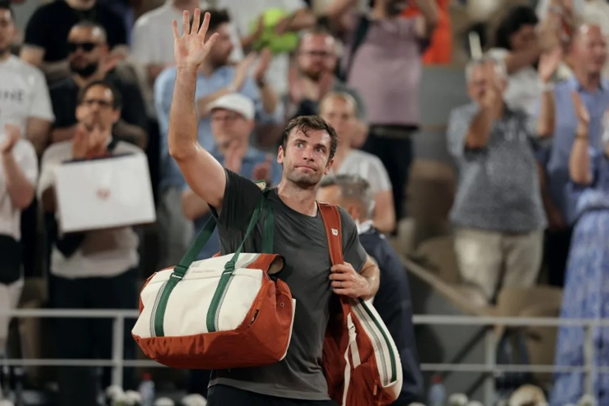 France's Quentin Halys waves as he leaves the court after being defeated by Germany's Alexander Zverev at the end of their men's singles match on day 6 of the French Open tennis tournament on Court Philippe-Chatrier at the Roland-Garros Complex in Paris on May 29, 2026.  Thomas SAMSON / AFP