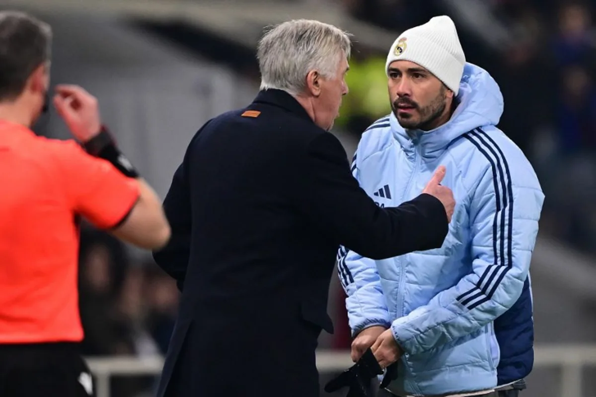 Real Madrid's Italian coach Carlo Ancelotti speaks to his son assistant coach Davide Ancelotti (R) during the UEFA Champions League football match between Atalanta and Real Madrid at the Gewiss Stadium in Bergamo, on December 10, 2024. Marco BERTORELLO / AFP