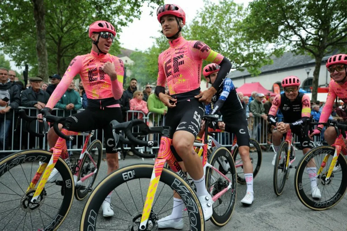 Team EF Education's British rider Lukas Nerurkar (C) looks on before competing in the first stage of the 76th edition of the Criterium du Dauphine cycling race, 172,5km between Saint-Pourcain-sur-Sioule and Saint-Pourcain-sur-Sioule, central France, on June 2, 2024.  Thomas SAMSON / AFP