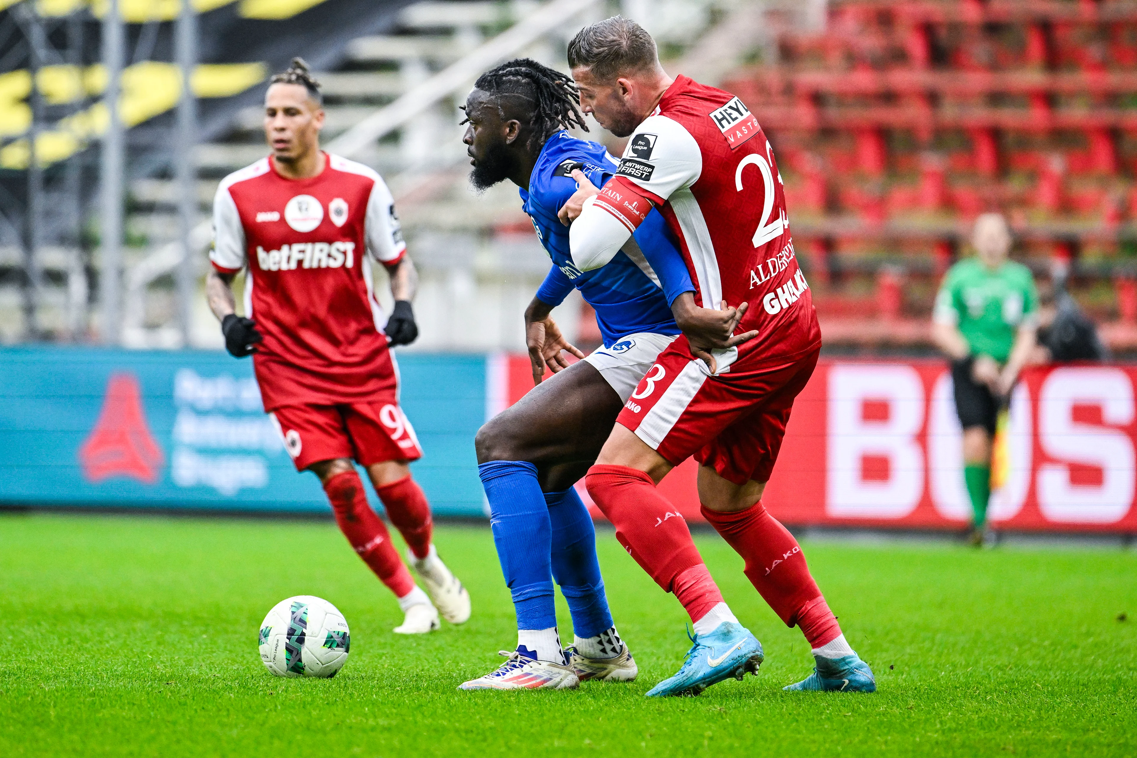 Genk's Tolu Toluwalase Arokodare and Antwerp's Toby Alderweireld pictured in action during a soccer match between Royal Antwerp FC and KRC Genk, Thursday 26 December 2024 in Antwerp, on day 20 of the 2024-2025 season of the 'Jupiler Pro League' first division of the Belgian championship. The Pro League was re-baptised 'Younited Pro League' for the games of matchweek 20, to shine a light on the Younited Belgium charity. BELGA PHOTO TOM GOYVAERTS