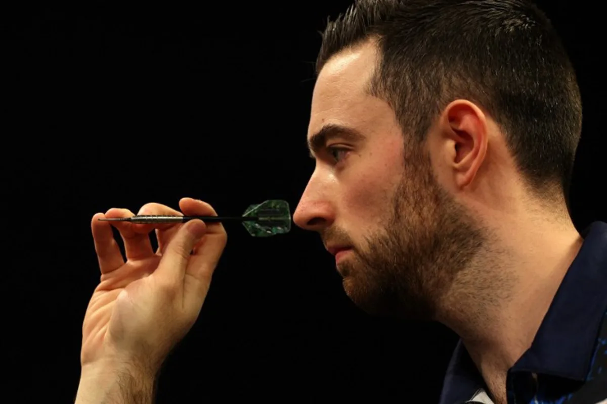 England's Luke Humphries competes during his quarter-final darts match against England's Luke Littler on Night 1 of the PDC Premier League, at the Utilita Arena in Cardiff, south Wales on February 1, 2024. Adrian DENNIS / AFP