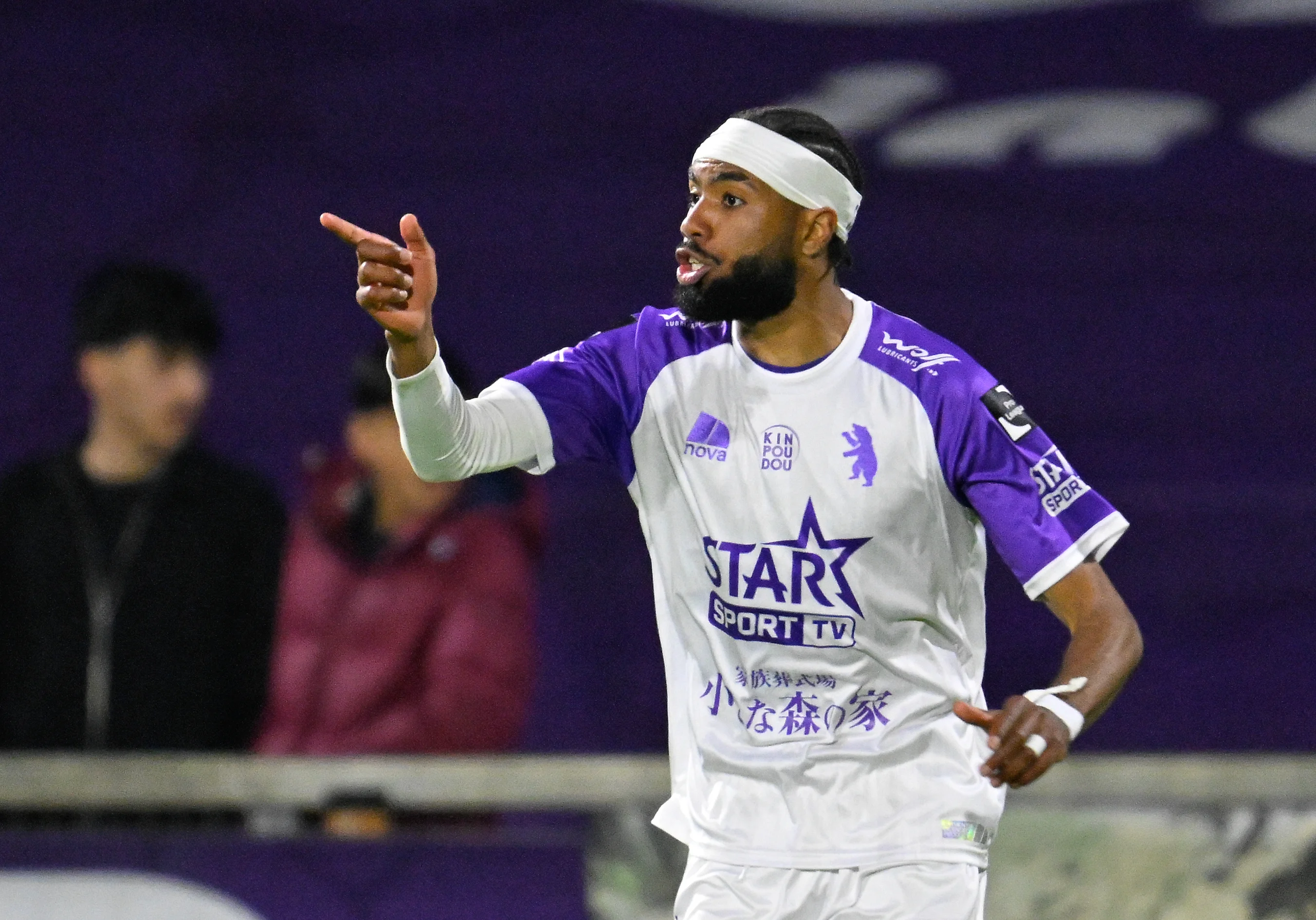 Beerschot's Severin Guendouz celebrates after scoring during a soccer game between Patro Eisden Maasmechelen and Beerschot VA, Thursday 23 April 2026 in Maasmechelen, on the first leg of the Semi-Finals of the Promotion Play-Offs of the 2025-2026 'Challenger Pro League' 1B second division of the Belgian championship. BELGA PHOTO JOHN THYS