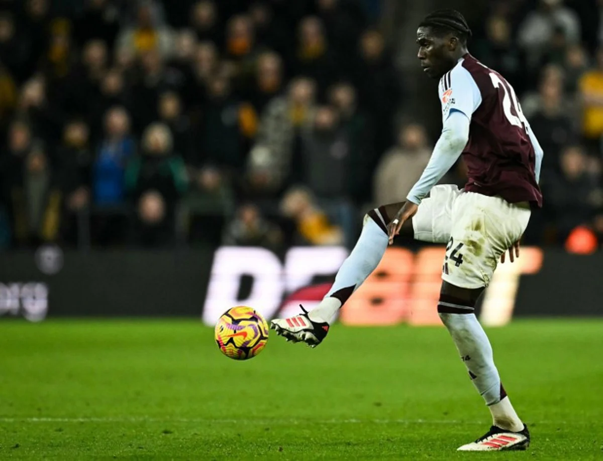 Aston Villa's Belgian defender #24 Amadou Onana controls the ball during the English Premier League football match between Wolverhampton Wanderers and Aston Villa at the Molineux stadium in Wolverhampton, central England on February 1, 2025.  Ben STANSALL / AFP