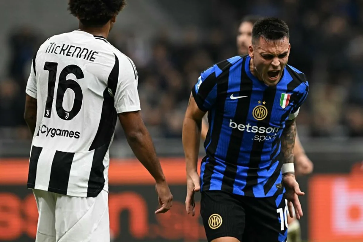 Inter Milan's Argentine forward #10 Lautaro Martinez reacts during the Italian Serie A football match between Inter Milan and Juventus at San Siro stadium in Milan, on October 27, 2024.  Gabriel BOUYS / AFP