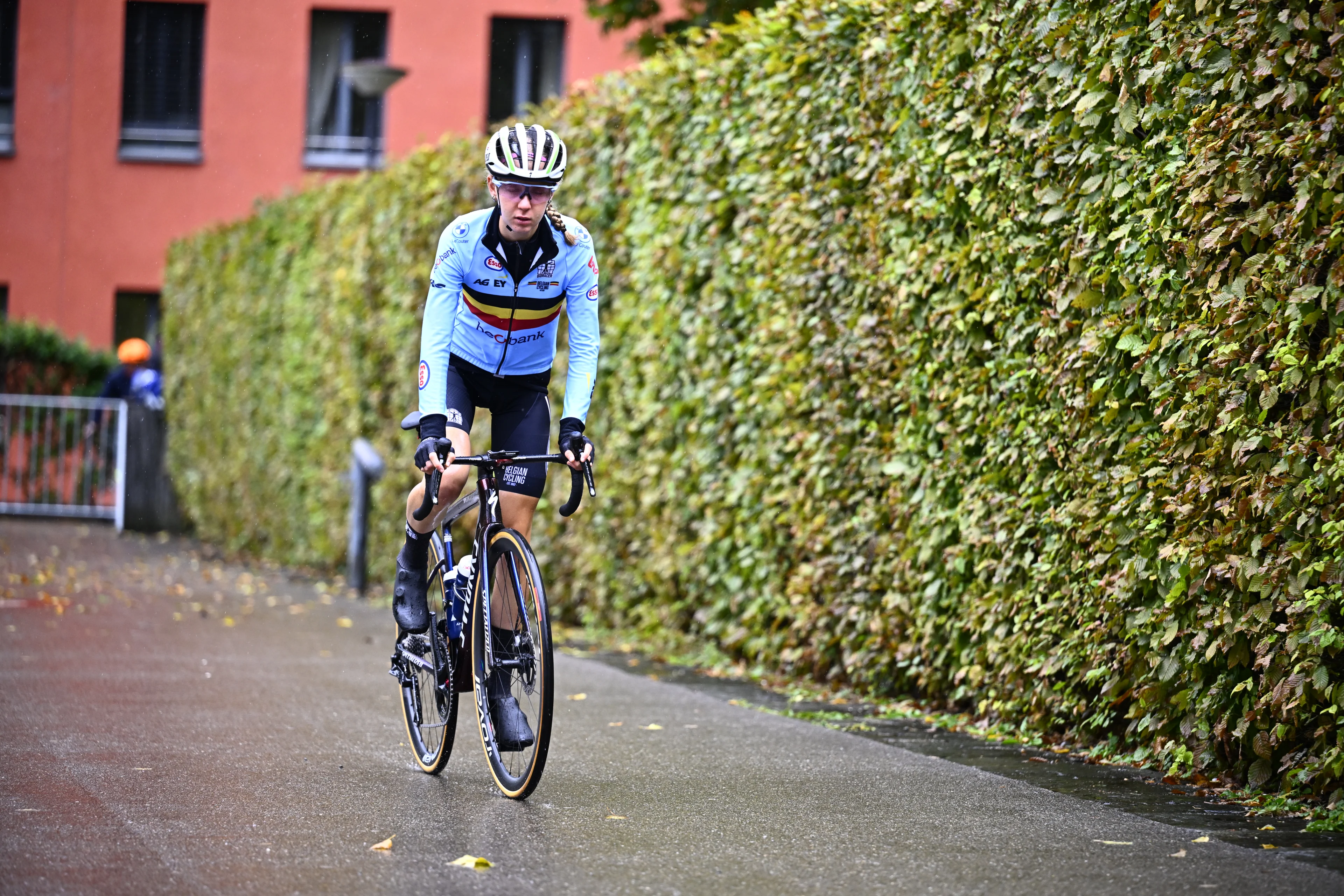 Belgian Lore De Schepper pictured at the start of the elite women road race at the 2024 UCI Road and Para-Cycling Road World Championships, Saturday 28 September 2024, in Zurich, Switzerland. The Worlds are taking place from 21 to 29 September. BELGA PHOTO JASPER JACOBS