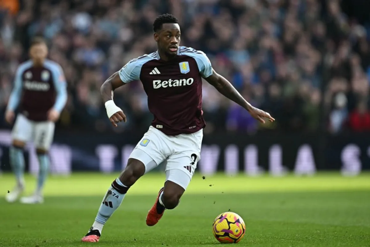 Aston Villa's Columbian striker #09 Jhon Duran runs with the ball during the English Premier League football match between Aston Villa and Manchester City at Villa Park in Birmingham, central England on December 21, 2024.  Paul ELLIS / AFP