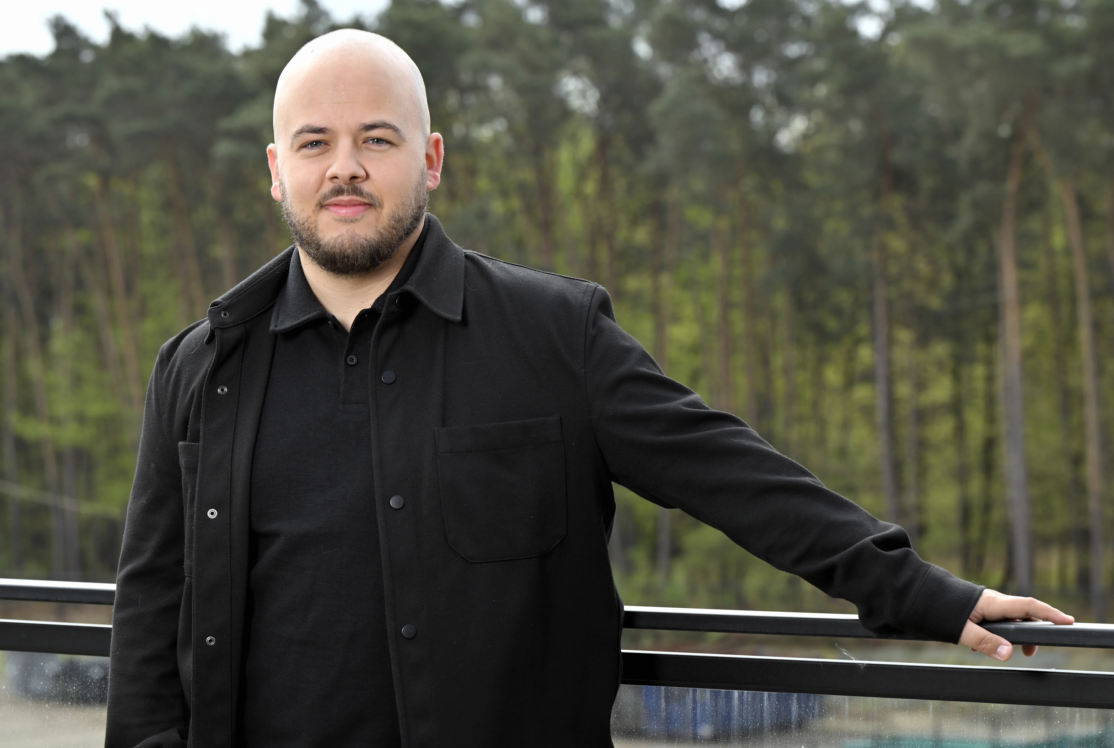 Belgian snooker player Luca Brecel poses for the photographer at a press conference in Dilsen-Stokkem, regarding the Snooker World championship in England, Monday 15 April 2024. Brecel was the first Belgian man winning the World Champion title in snooker last year. BELGA PHOTO ERIC LALMAND