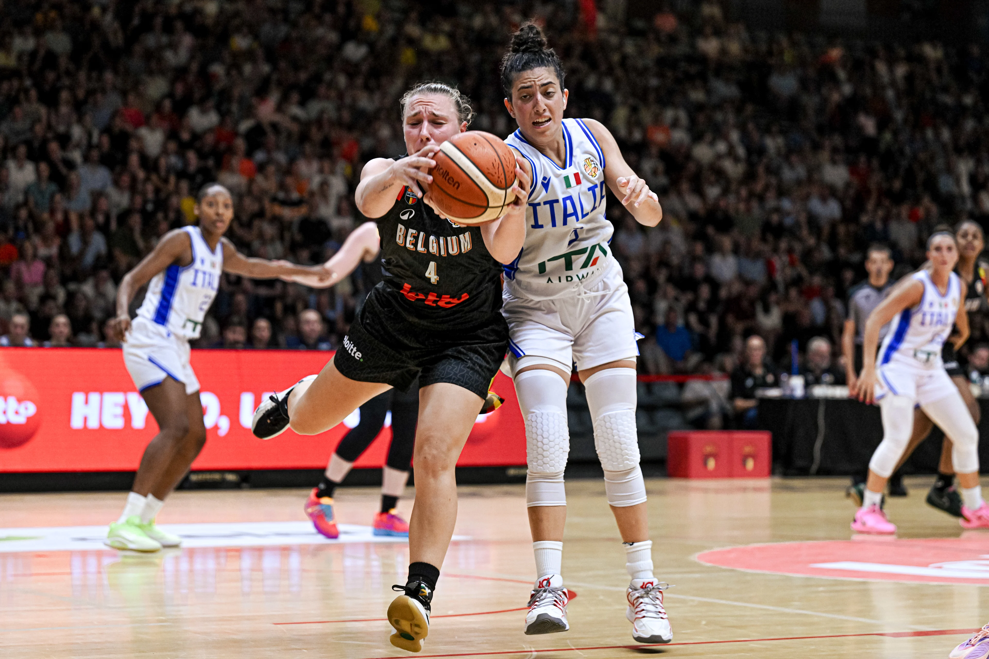Belgium's Elise Ramette pictured in action during a friendly basketball match between Belgian national women's team the Belgian Cats and Italy, in Kortrijk on Saturday 15 August 2026. The Cats are preparing the world cup in Germany in September. BELGA PHOTO EMILE WINDAL
