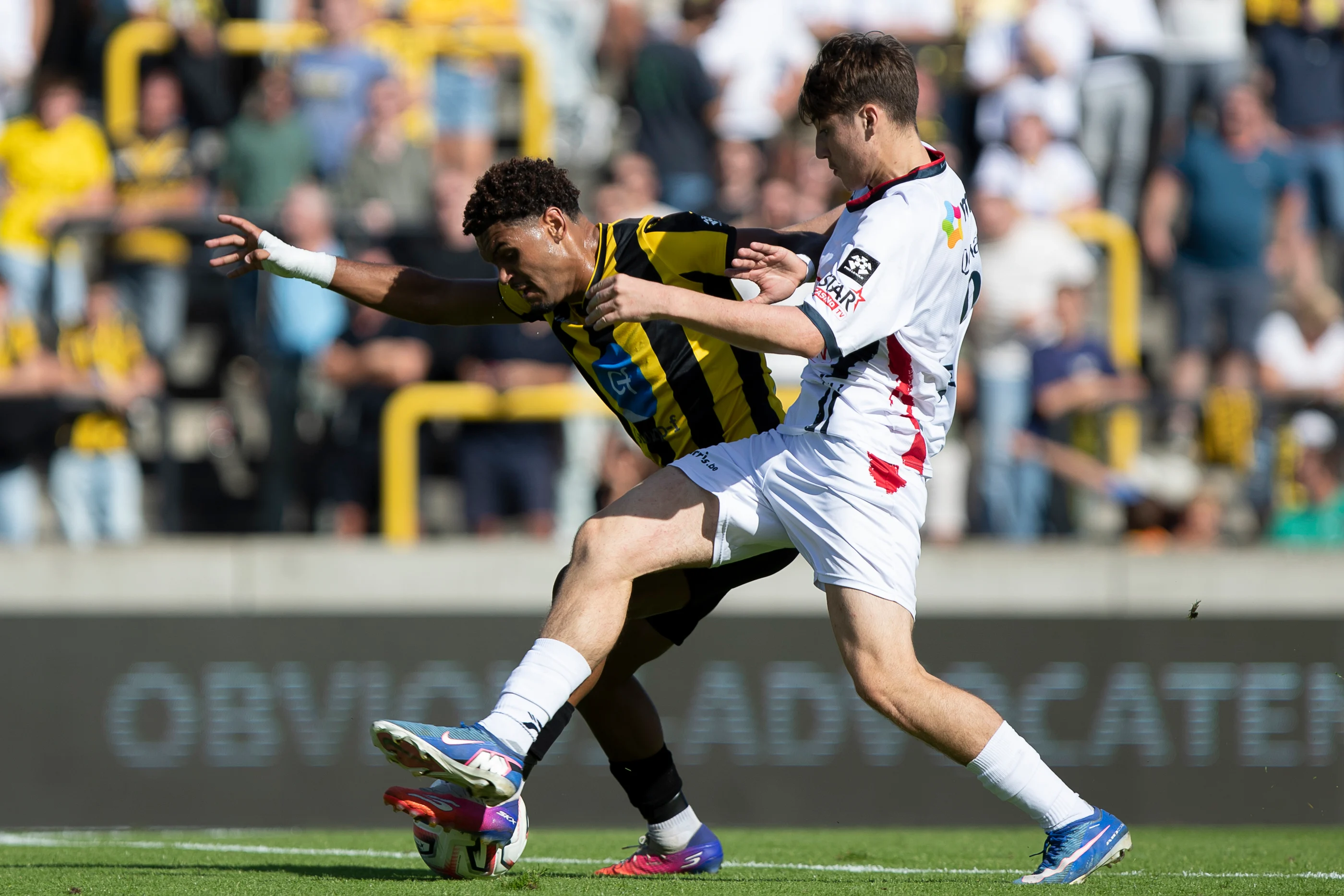 Lierse's Noam Mayoka-Tika and Liege's Arnold Qevani pictured during a soccer match between Lierse SK and RFC Liège, Sunday 6 September 2026 in Lier, on day 4 of the 2026-2027 'Challenger Pro League' 1B second division of the Belgian championship. BELGA PHOTO KRISTOF VAN ACCOM