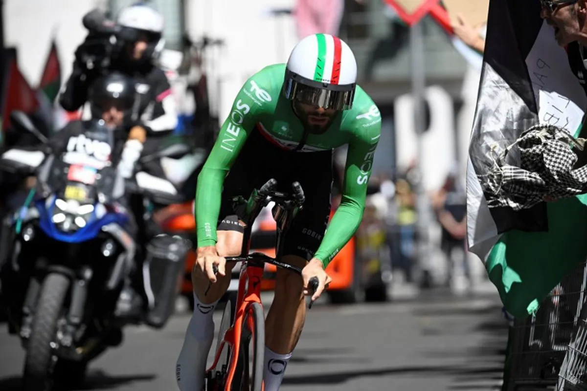 Pro-Palestinians protesters demonstrate as Team Ineos' Italian rider Filippo Ganna competes during the 18th stage of the Vuelta a Espana, a 26 km race against the clock between Valladolid and Valladolid, on September 11, 2025. Miguel RIOPA / AFP