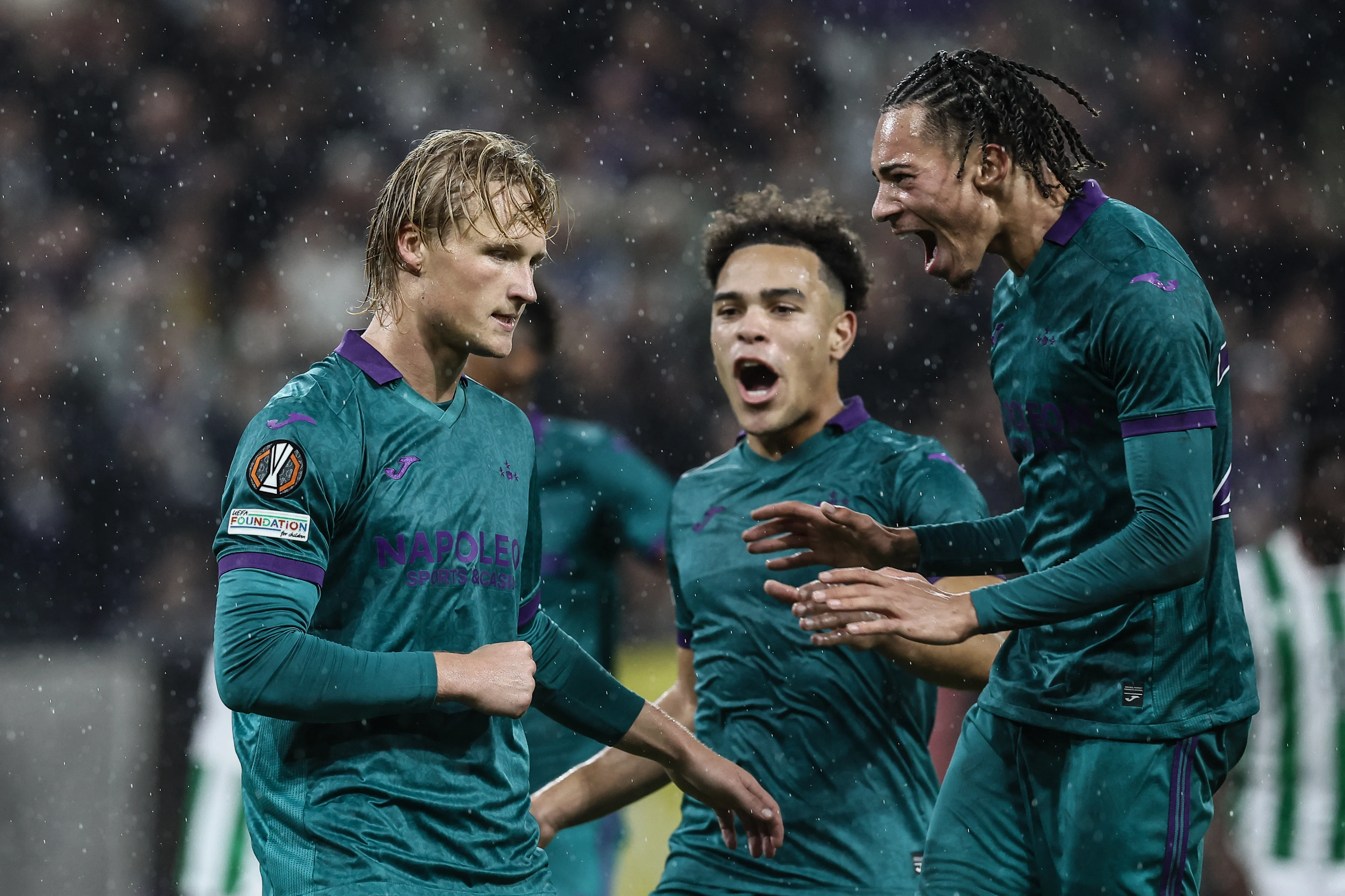 Anderlecht's Kasper Dolberg Rasmussen celebrates after scoring during a soccer game between Belgian RSC Anderlecht and Hungarian Ferencvarosi TC, on Wednesday 25 September 2024 in Brussels, on the opening day of the League phase of the UEFA Europa League tournament. BELGA PHOTO BRUNO FAHY