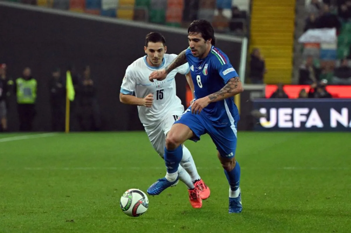 Italy's midfielder #08 Sandro Tonali (C, r) fights for the ball with Israel's midfielder #15 Oscar Gloukh (C, l) during the UEFA Nations League, Ligue A Group A2 football match between Italy and Israel at the Friuli stadium in Udine, on October 14, 2024.  Tiziana FABI / AFP