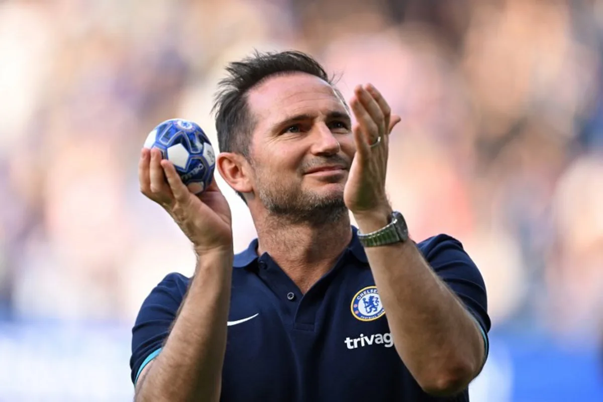 Chelsea's English caretaker manager Frank Lampard applauds at the end of the English Premier League football match between Chelsea and Newcastle United at Stamford Bridge in London on May 28, 2023. Chelsea equalised 1 - 1 against Newcastle United. JUSTIN TALLIS / AFP