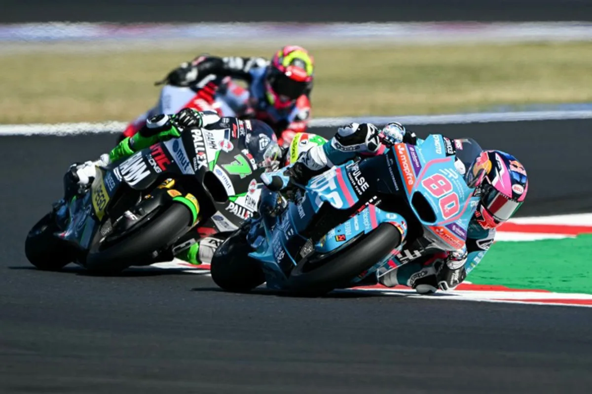REDS Fantic Racing's Belgian rider Barry Baltus (C) and CFMOTO Aspar European Privilege Team's Colombian rider David Alonso compete during the qualifying session for the Moto2 race as part of the Misano World Circuit Marco Simoncelli, in Misano Adriatico, northern Italy on September 12, 2026.  Andreas SOLARO / AFP