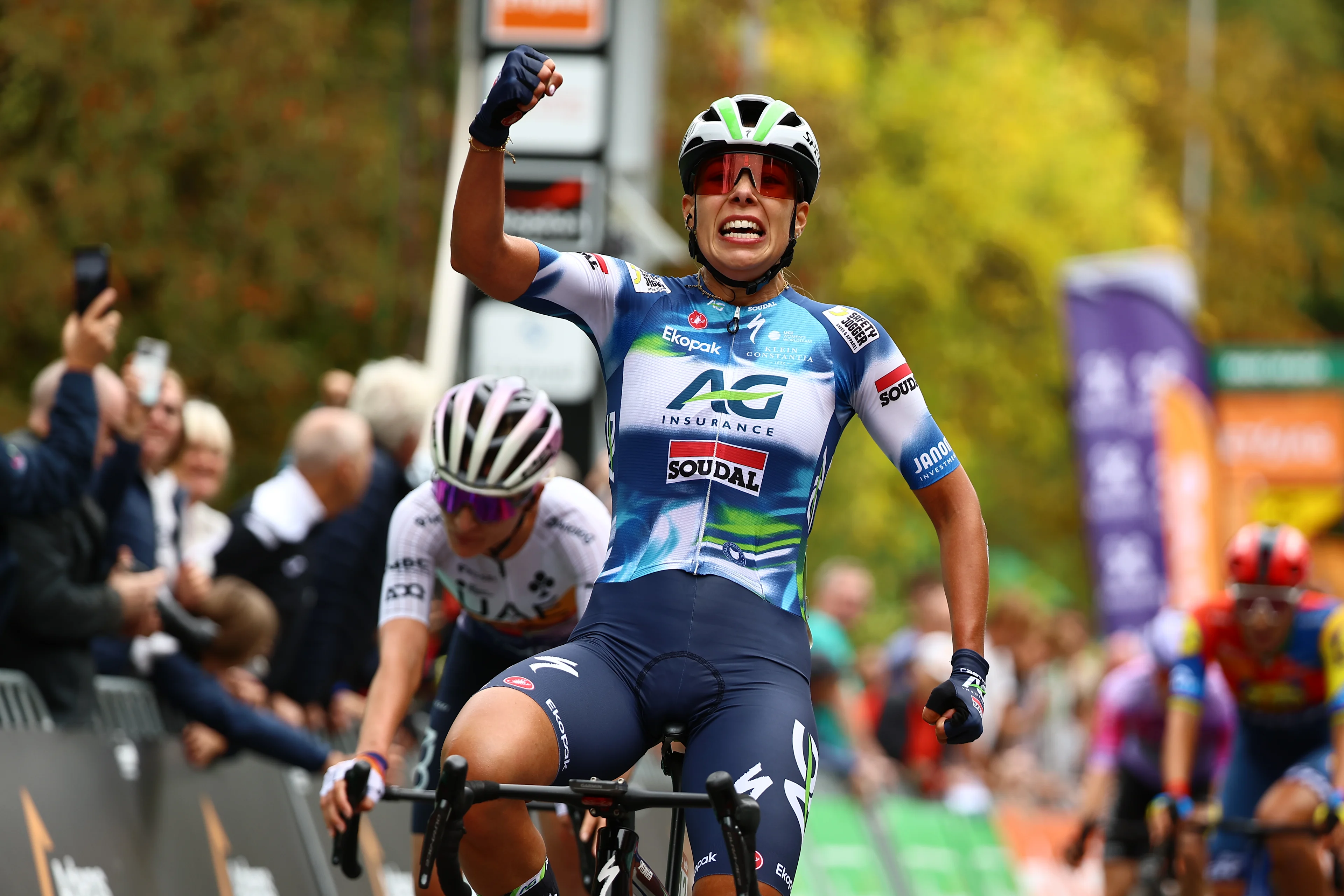 Belgian Shari Bossuyt celebrates as she crosses the finish line to win the one day cycling race Grand Prix de Wallonie 2025 (128,7km), in Namur, on Wednesday 17 September 2025. BELGA PHOTO DAVID PINTENS