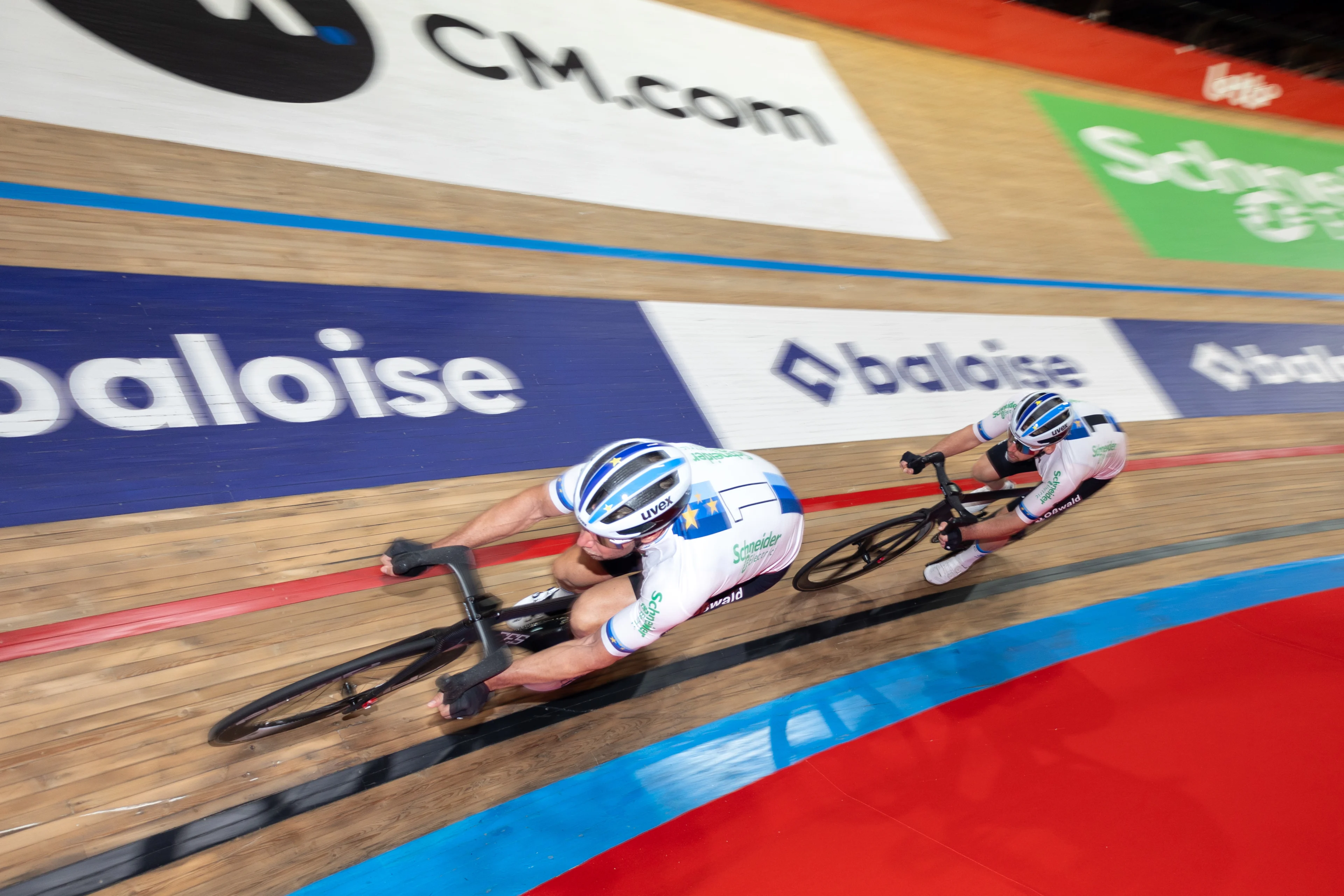 German Roger Kluge and German Theo Reinhardt pictured in action during the first day of the Zesdaagse Vlaanderen-Gent six-day indoor track cycling event at the indoor cycling arena 't Kuipke, Tuesday 12 November 2024, in Gent. BELGA PHOTO WARD VANDAEL