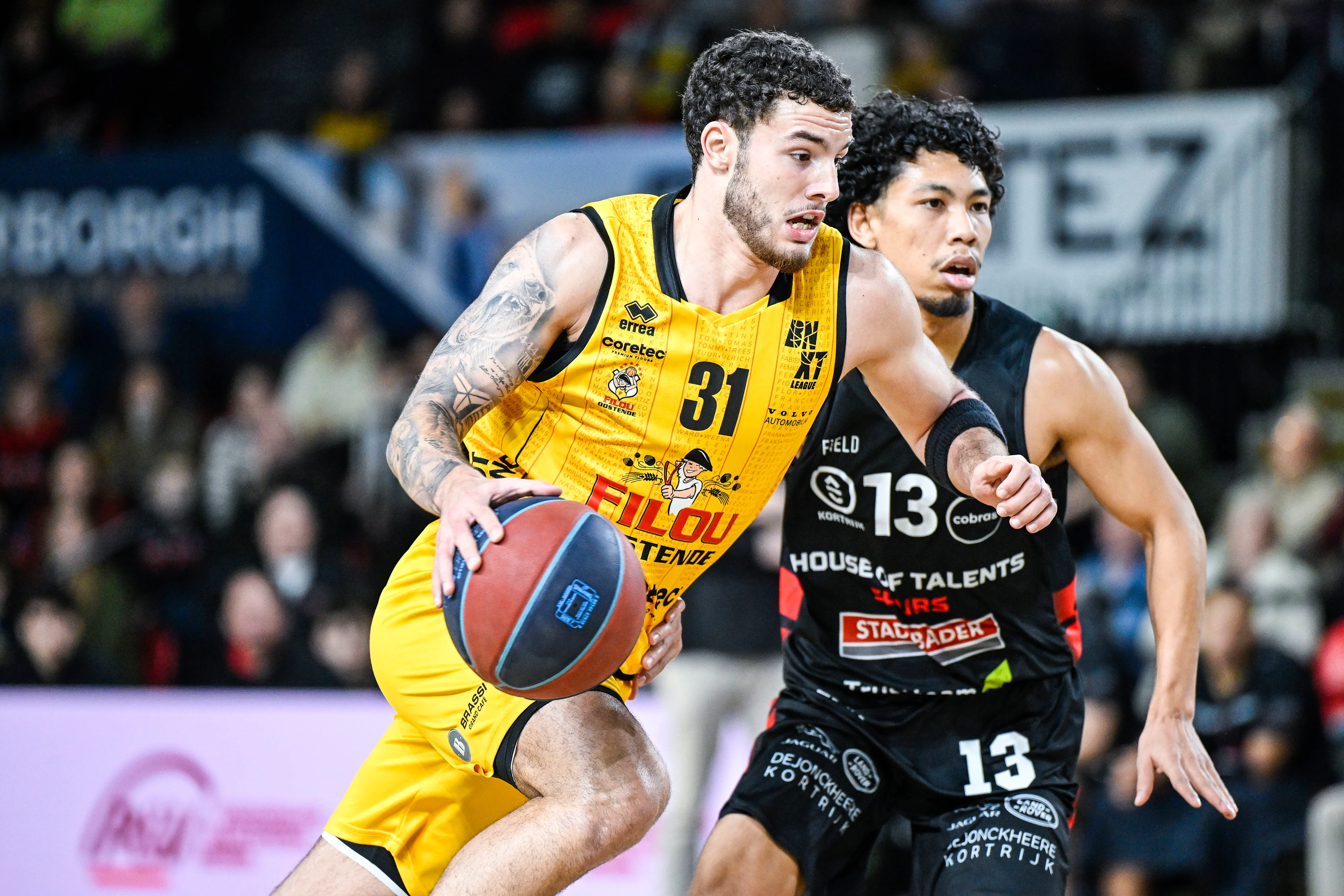 Oostende's Noam Yaacov and Kortrijk's Kihei Clark pictured in action during a basketball match between Belgian BC Oostende and Belgian House of Talents Spurs Kortrijk Friday 26 December 2025 in Oostende, on the day 14 (out of 34) of the 'BNXT League' Belgian/Dutch first division basket championship. BELGA PHOTO TOM GOYVAERTS