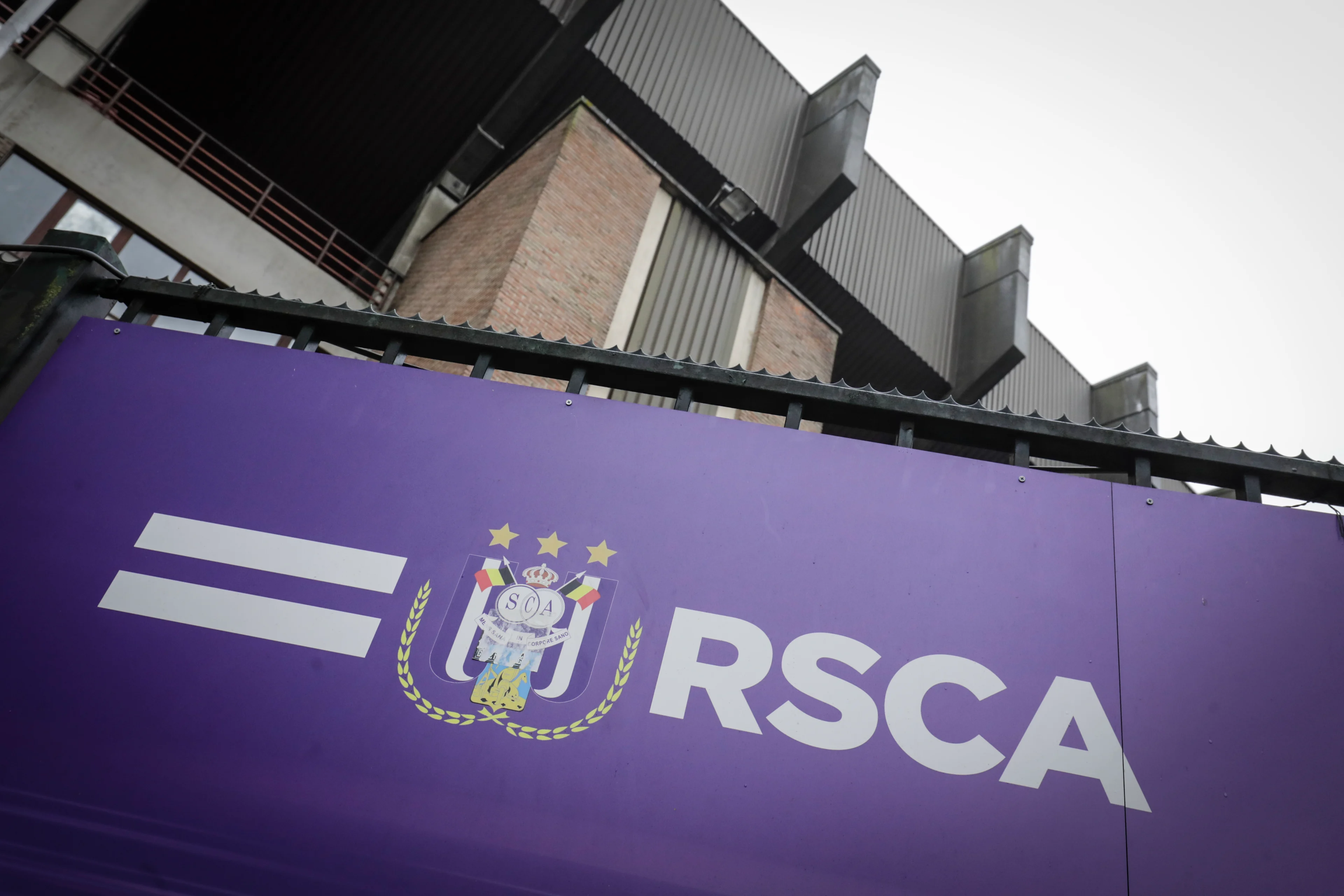 Illustration picture shows the club's logo before a press conference of Jupiler Pro League team RSC Anderlecht, in Neerpede, Anderlecht, Thursday 21 December 2017, ahead of day 20 of the Jupiler Pro League, the Belgian soccer championship season 2017-2018. BELGA PHOTO THIERRY ROGE