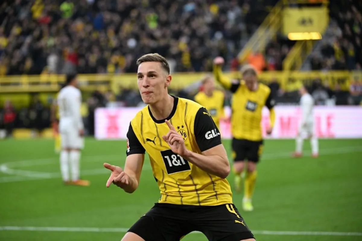 Dortmund's German defender #04 Nico Schlotterbeck celebrates after his team's 3-0 goal during the German first division Bundesliga football match between BVB Borussia Dortmund and Mainz 05 in Dortmund, western Germany, on March 30, 2025. UWE KRAFT / AFP