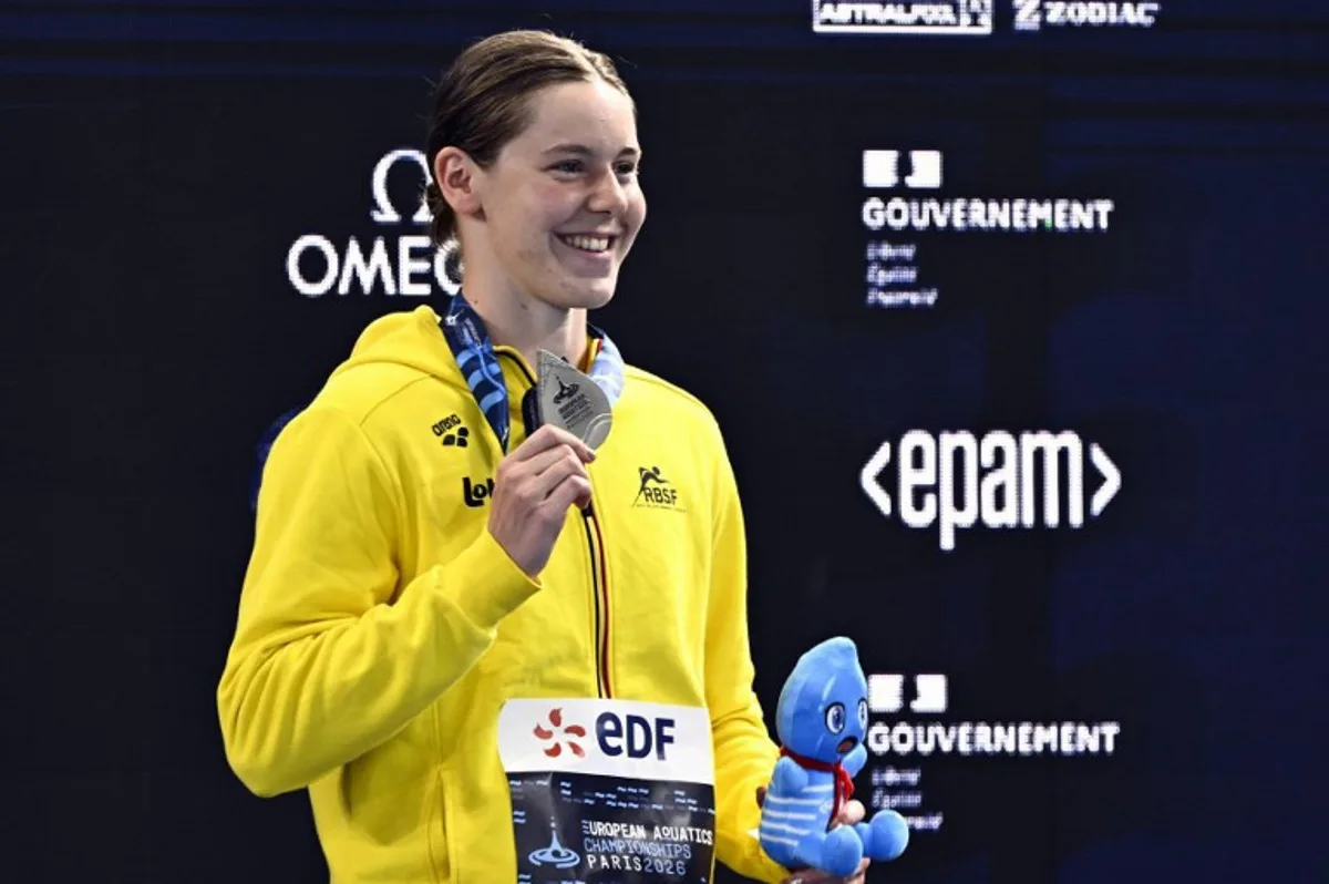 Belgium's Roos Vanotterdijk poses with her silver medal on the podium of the women's 50m butterfly swimming event during the LEN European Aquatics Championships at the Olympic Aquatic Centre in Saint-Denis, northern suburbs of Paris, on August 12, 2026. JULIEN DE ROSA / AFP