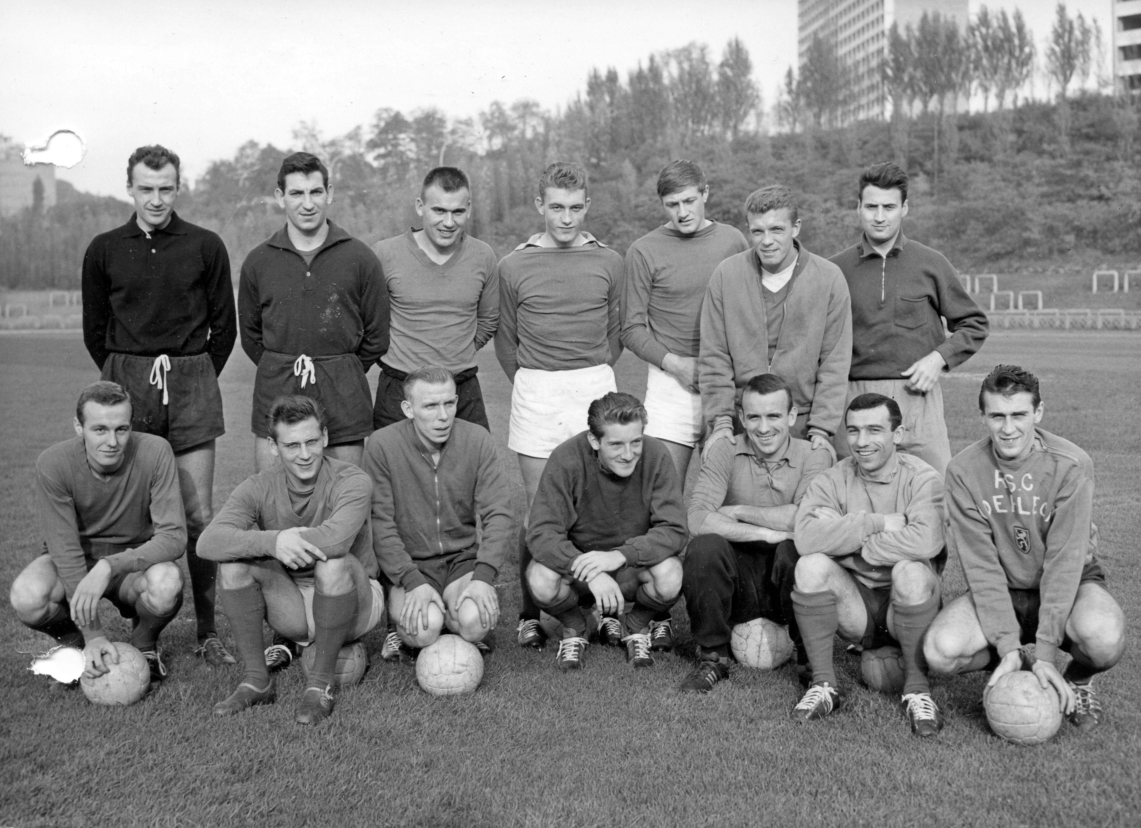 19601025 - BRUSSELS, BELGIIM (FILE) : This file picture dated 25 October 1960 shows Belgium Football National team during training. On the picture : Guy Delhasse, Jean Nicolay, Mathieu Meyers, Paul Van Himst, Laurent Verbiest, Henri Thellin, Eddy Wauters, Emile Lejeune, Jef Jurion, Marcel Paeschen, Paul Van Den Berg, Martin Lippens, Andre Piters, Jacques Stockman.  BELGA PHOTO ARCHIVES