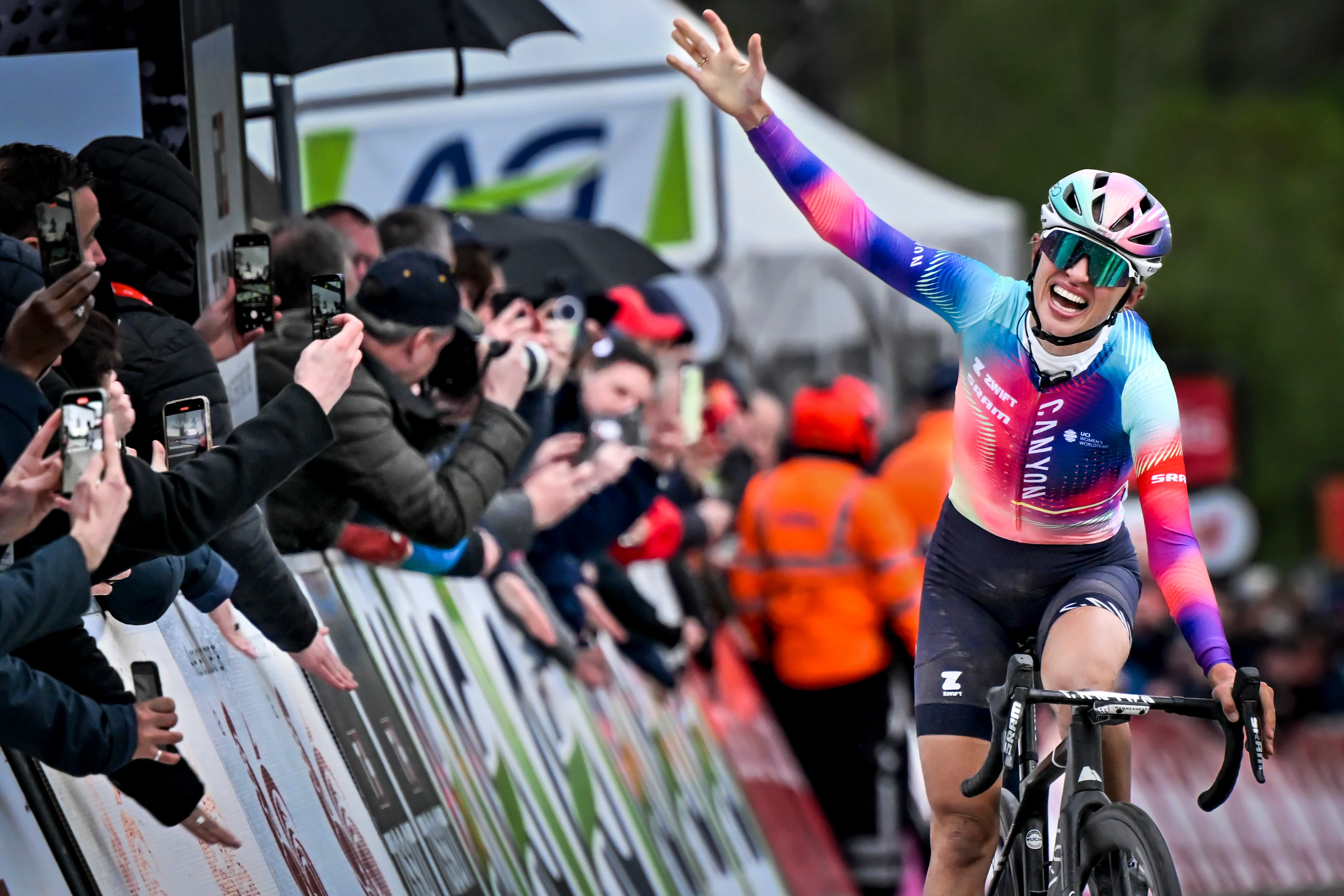 Polish Katarzyna Niewiadoma of Canyon-SRAM celebrates after winning the women's race of the 'La Fleche Wallonne', one day cycling race (Waalse Pijl - Walloon Arrow), 146 km with start and finish in Huy, Wednesday 17 April 2024. BELGA PHOTO ERIC LALMAND