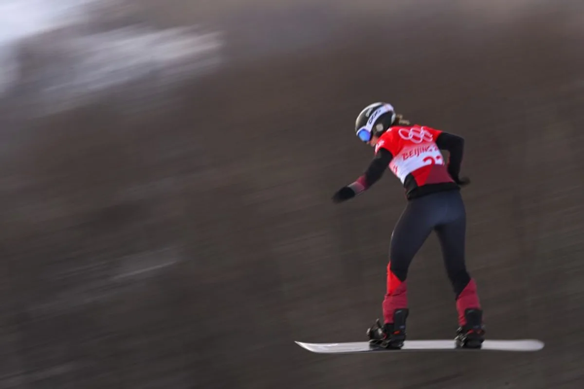 Switzerland's Sophie Hediger competes in the snowboard women's cross seeding run during the Beijing 2022 Winter Olympic Games at the Genting Snow Park P & X Stadium in Zhangjiakou on February 9, 2022.  Ben STANSALL / AFP