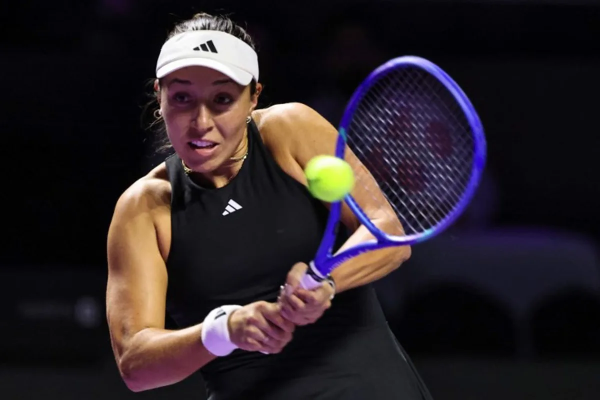 US' Jessica Pegula returns the ball to Italy's Jasmine Paolini during their WTA Finals tennis tournament in Riyadh on November 6, 2025. Fayez NURELDINE / AFP