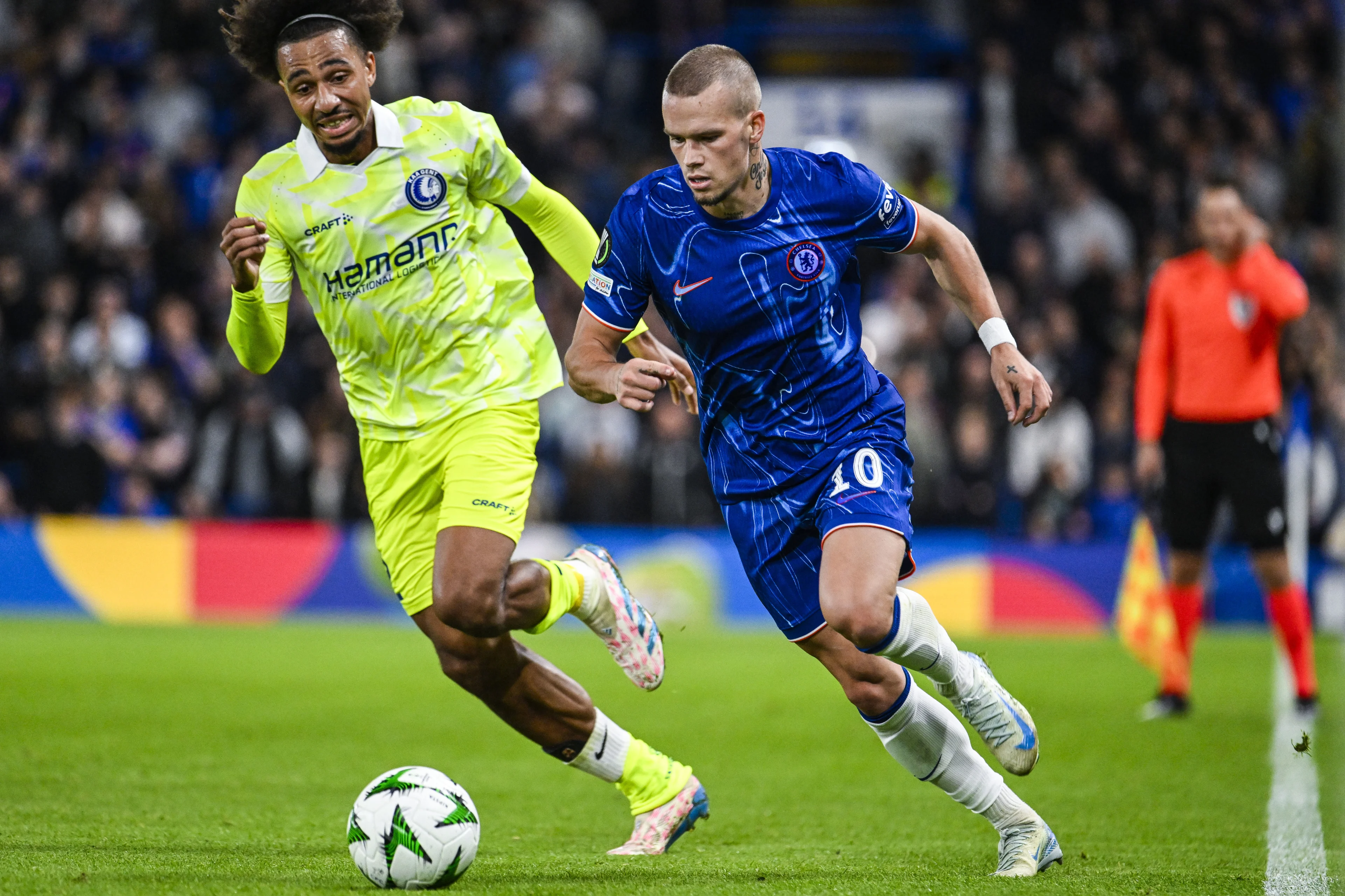 Gent's Hugo Gambor and Chelsea's Mykhaylo Mudryk pictured in action during a soccer match between British team Chelsea FC and Belgian team KAA Gent, Thursday 03 October 2024 in London, for the opening day of the UEFA Conference League tournament. BELGA PHOTO TOM GOYVAERTS