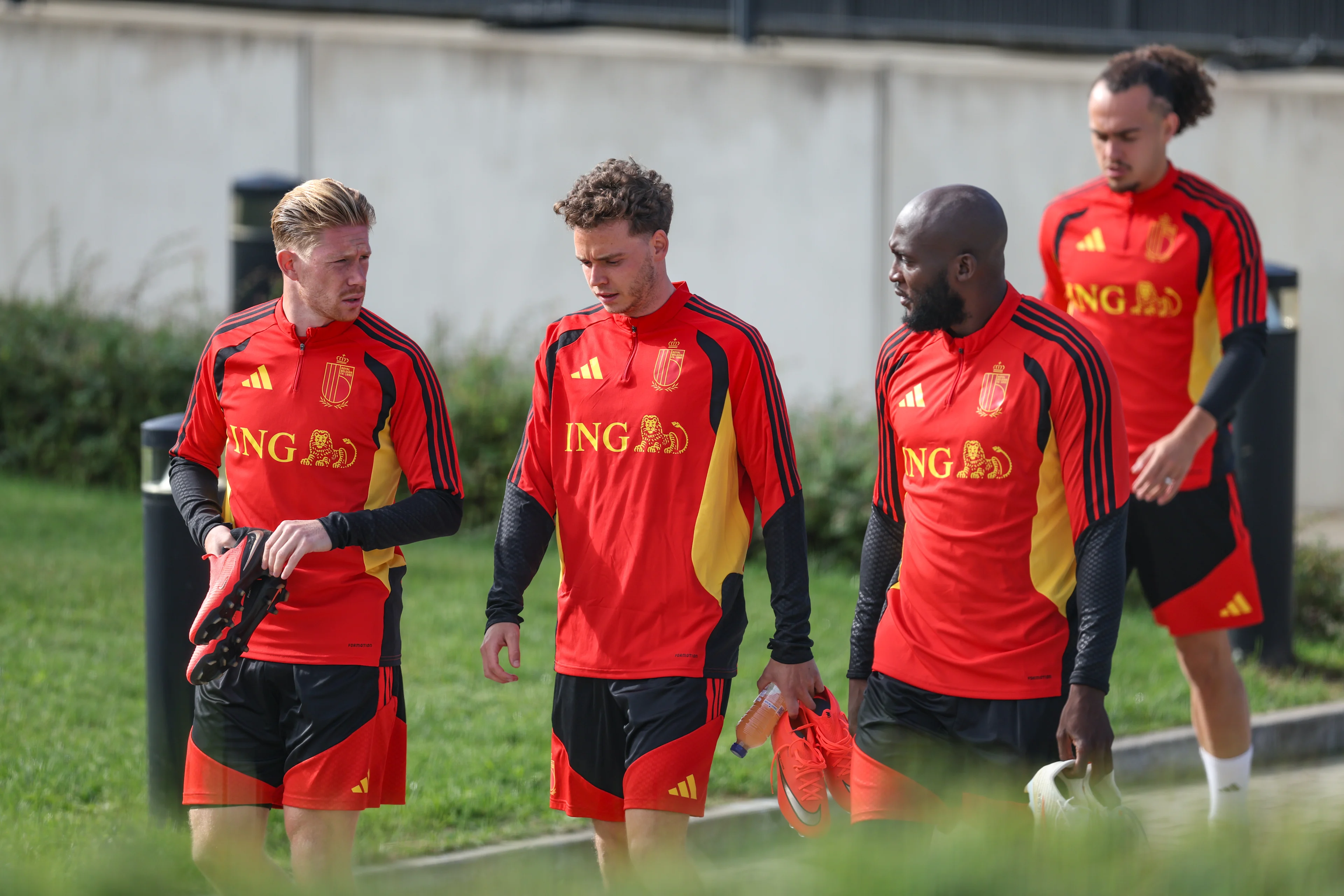 Belgium's Kevin De Bruyne; Belgium's Maxim De Cuyper and Belgium's Romelu Lukaku arrive for a training session of the Red Devils, the Belgian national soccer team, at the national training center in Tubize, Tuesday 22 September 2026. The team is preparing for fixtures in the UEFA Nations League competition. BELGA PHOTO BRUNO FAHY