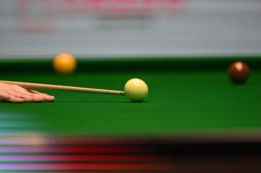 England's Judd Trump plays a shot during the Masters snooker tournament final against Wales' Mark Williams at Alexandra Palace in London on January 15, 2023.  JUSTIN TALLIS / AFP