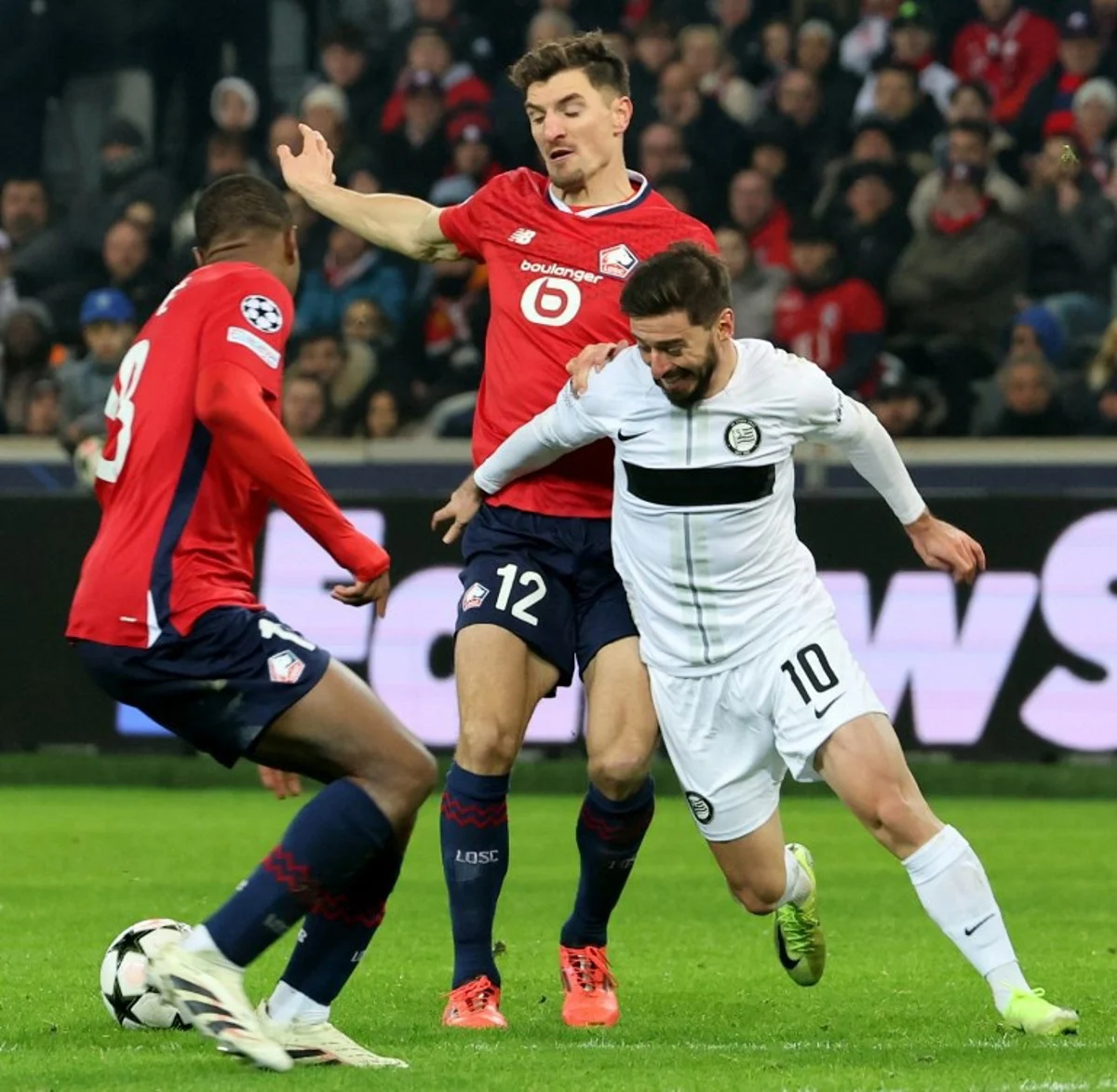 Sturm Graz's Georgian midfielder #10 Otar Kiteishvili (R) vies with Lille's Belgian defender #12 Thomas Meunier (C) during the UEFA Champions League, league phase day 6, football match between Lille (LOSC) and Sturm Graz at the Pierre-Mauroy stadium in Villeneuve d'Ascq, northern France, on December 11, 2024.  Denis CHARLET / AFP