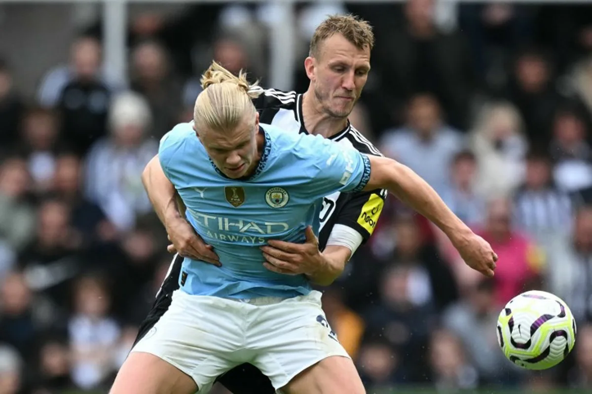 Manchester City's Norwegian striker #09 Erling Haaland (L) and Newcastle United's English defender #33 Dan Burn (R) fight for the ball during the English Premier League football match between Newcastle United and Manchester City at St James' Park in Newcastle-upon-Tyne, north-east England on September 28, 2024.  Oli SCARFF / AFP