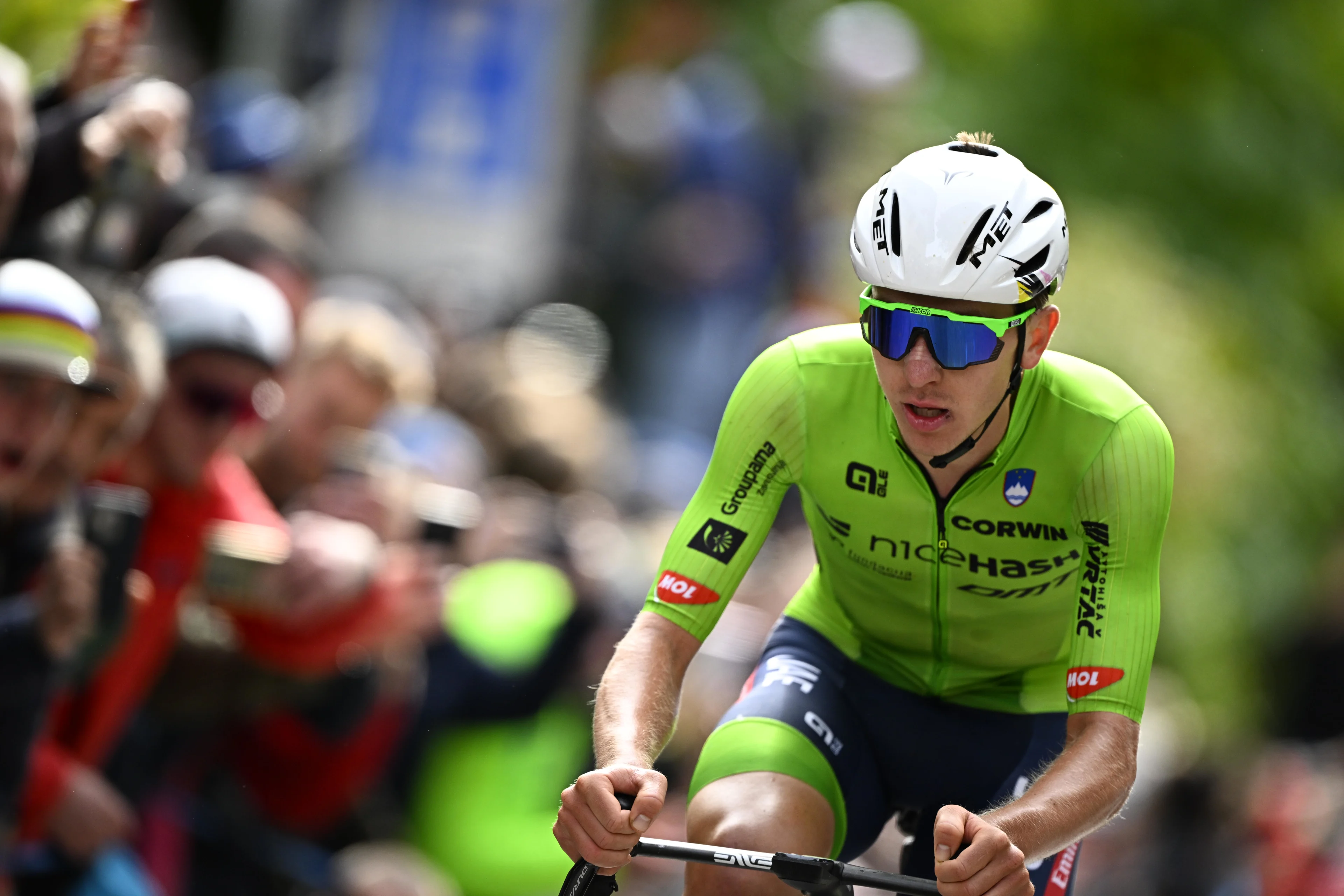 Slovenian Tadej Pogacar and pictured in the lead of the elite men road race at the 2024 UCI Road and Para-Cycling Road World Championships, Sunday 29 September 2024, in Zurich, Switzerland. The Worlds are taking place from 21 to 29 September. BELGA PHOTO JASPER JACOBS