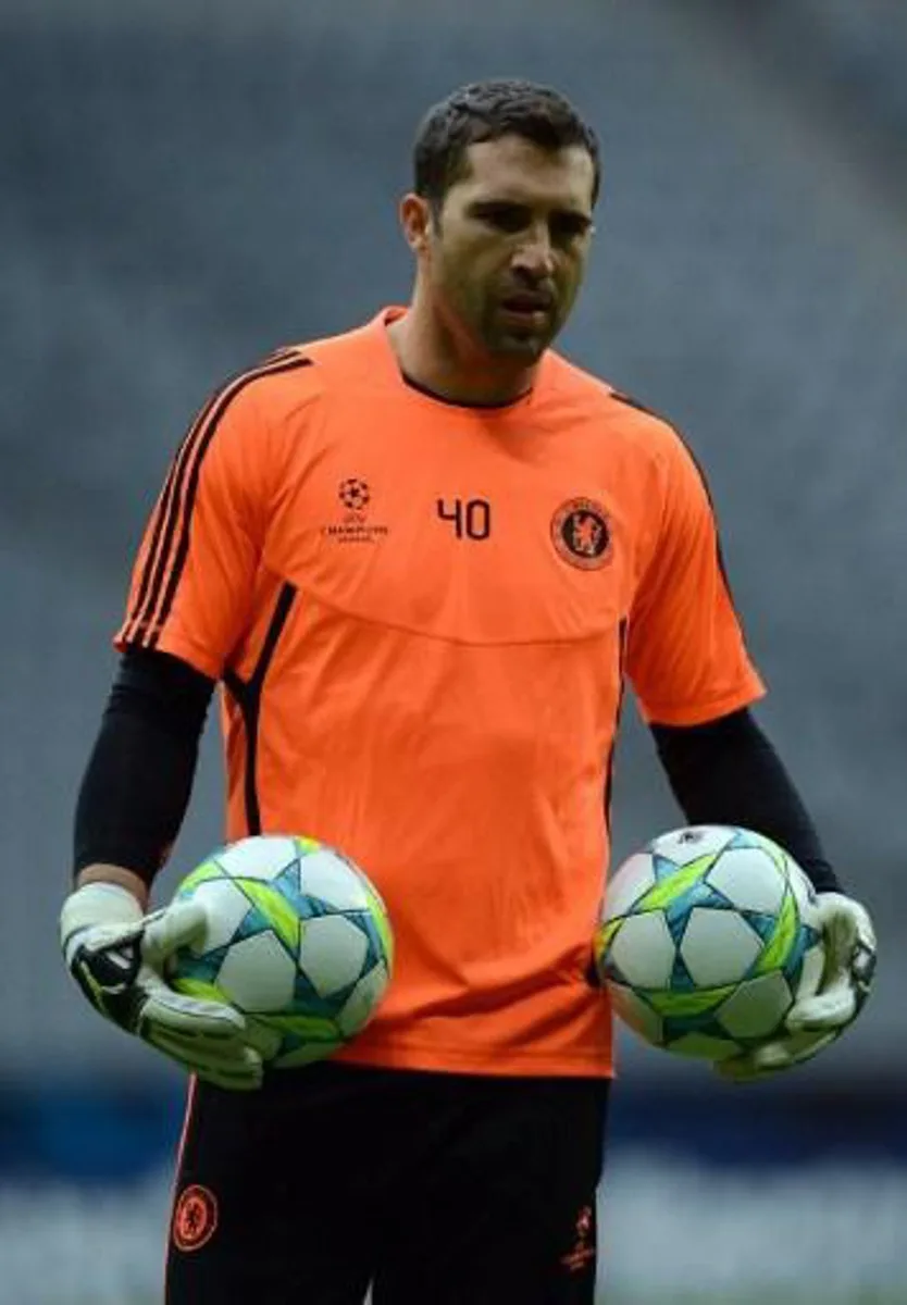 Chelsea's Portugese goalkeeper Henrique Hilario attends a training session for the UEFA Champions League final football match FC Bayern Muenchen vs Chelsea FC in Munich, southern Germany, on May 18, 2012 on the eve of the game. AFP PHOTO / ADRIAN DENNIS