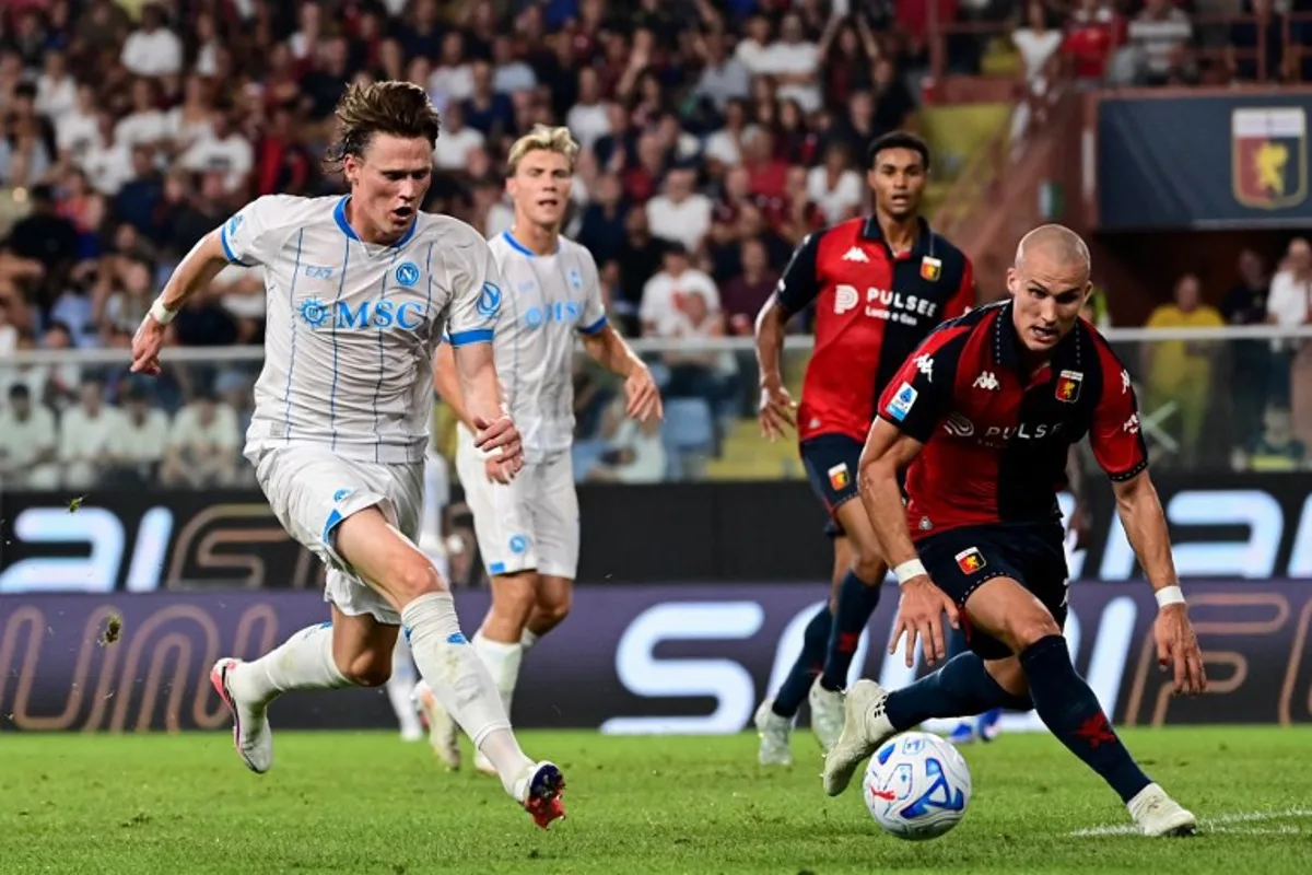 Napoli's Scottish midfielder #8 Scott McTominay (L) fights for the ball with Genoa's Norwegian defender #5 Leo Ostigard during the Italian Serie A football match between Genoa CFC and SSC Napoli at the Luigi-Ferraris stadium in Genoa on August 22, 2026. Piero CRUCIATTI / AFP