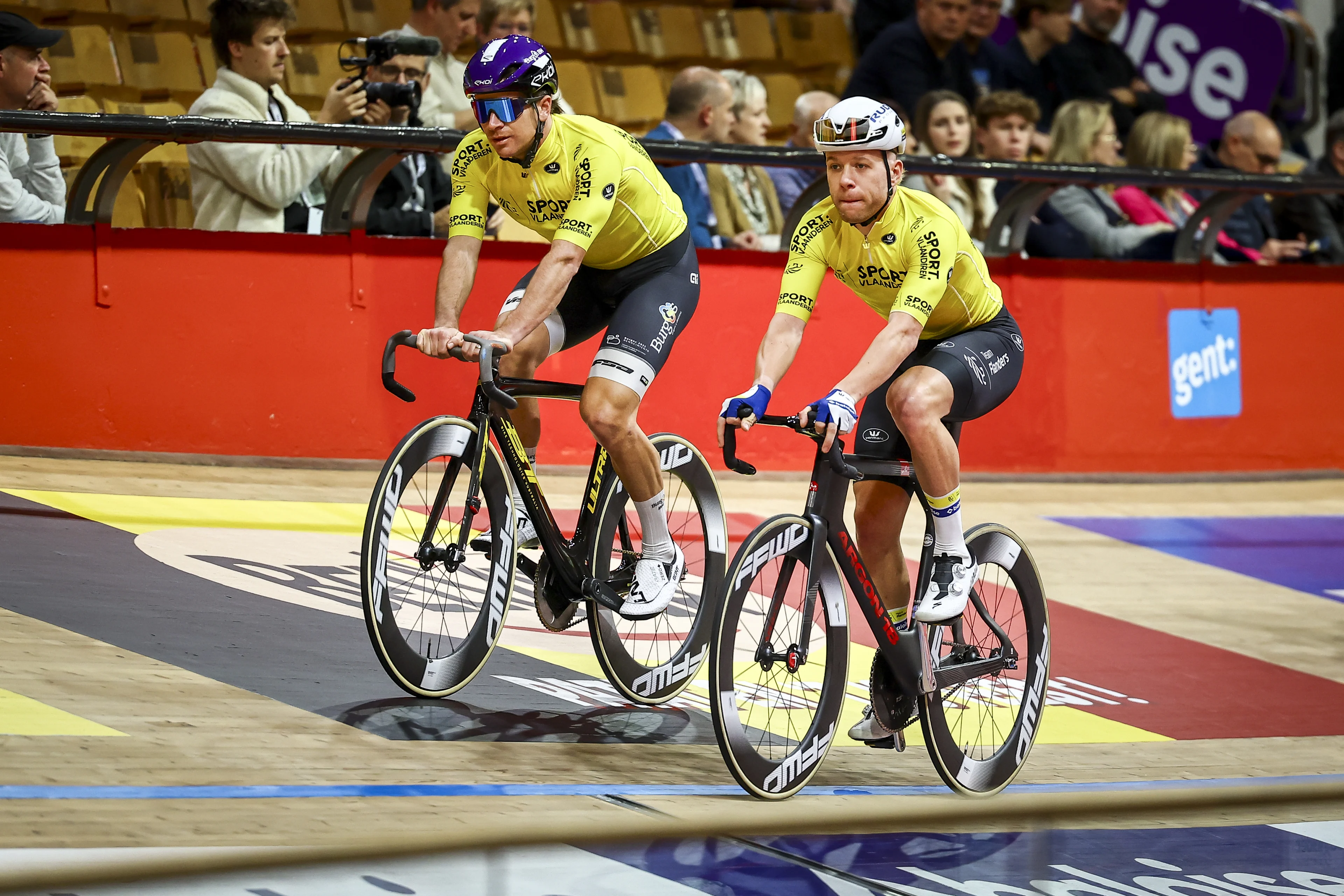 New Zealand's Aaron Gate and Belgian Jules Hesters pictured in action during day four of the Zesdaagse Vlaanderen-Gent six-day indoor track cycling event at the indoor cycling arena 't Kuipke, Friday 15 November 2024, in Gent. BELGA PHOTO DAVID PINTENS