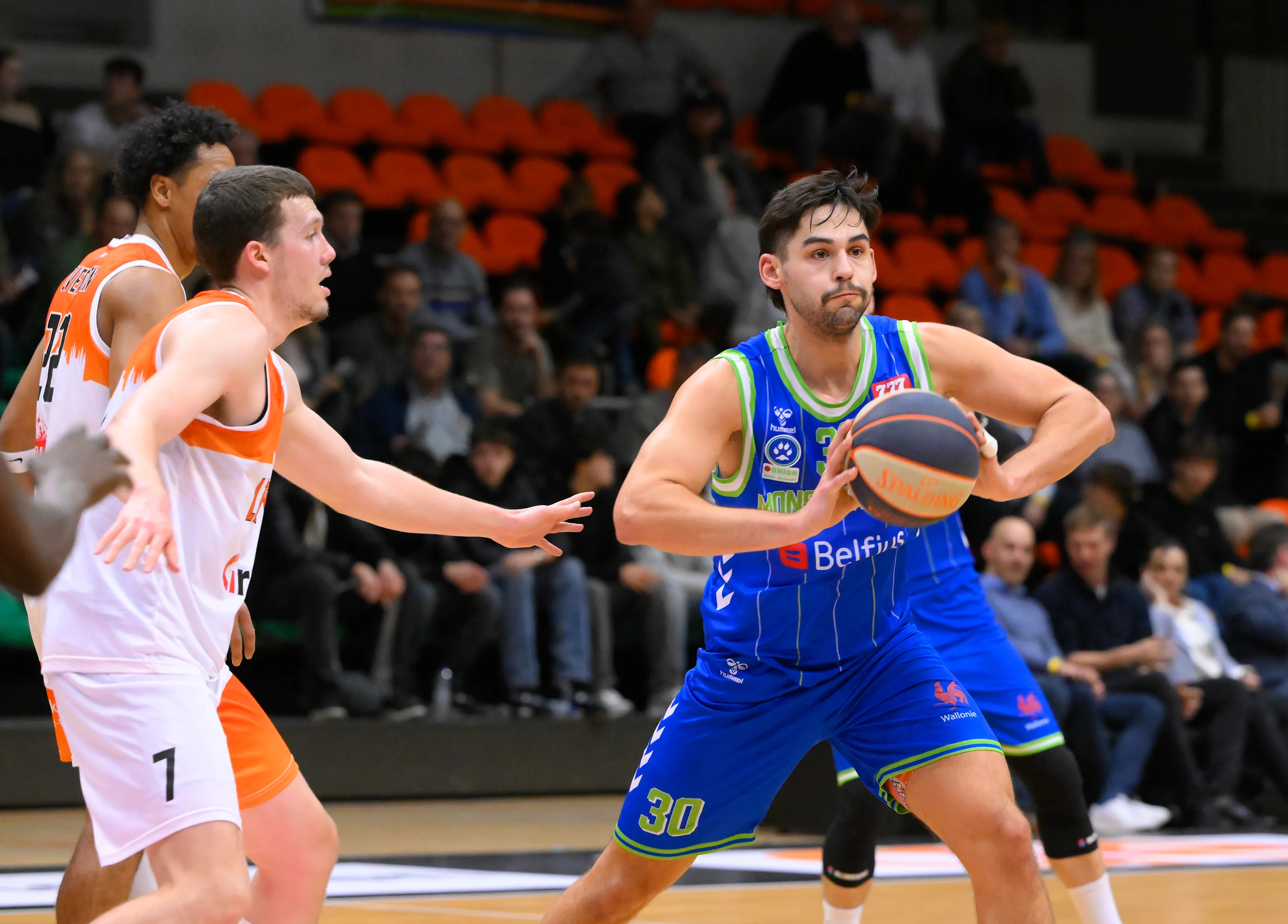 Leuven's Noah Bauman and Mons' Brock Cunningham fight for the ball during a basketball match between Leuven Bears and Mons-Hainaut, Saturday 07 December 2024 in Leuven, on day 14 of the 'BNXT League' Belgian/ Dutch first division basket championship. BELGA PHOTO JOHN THYS