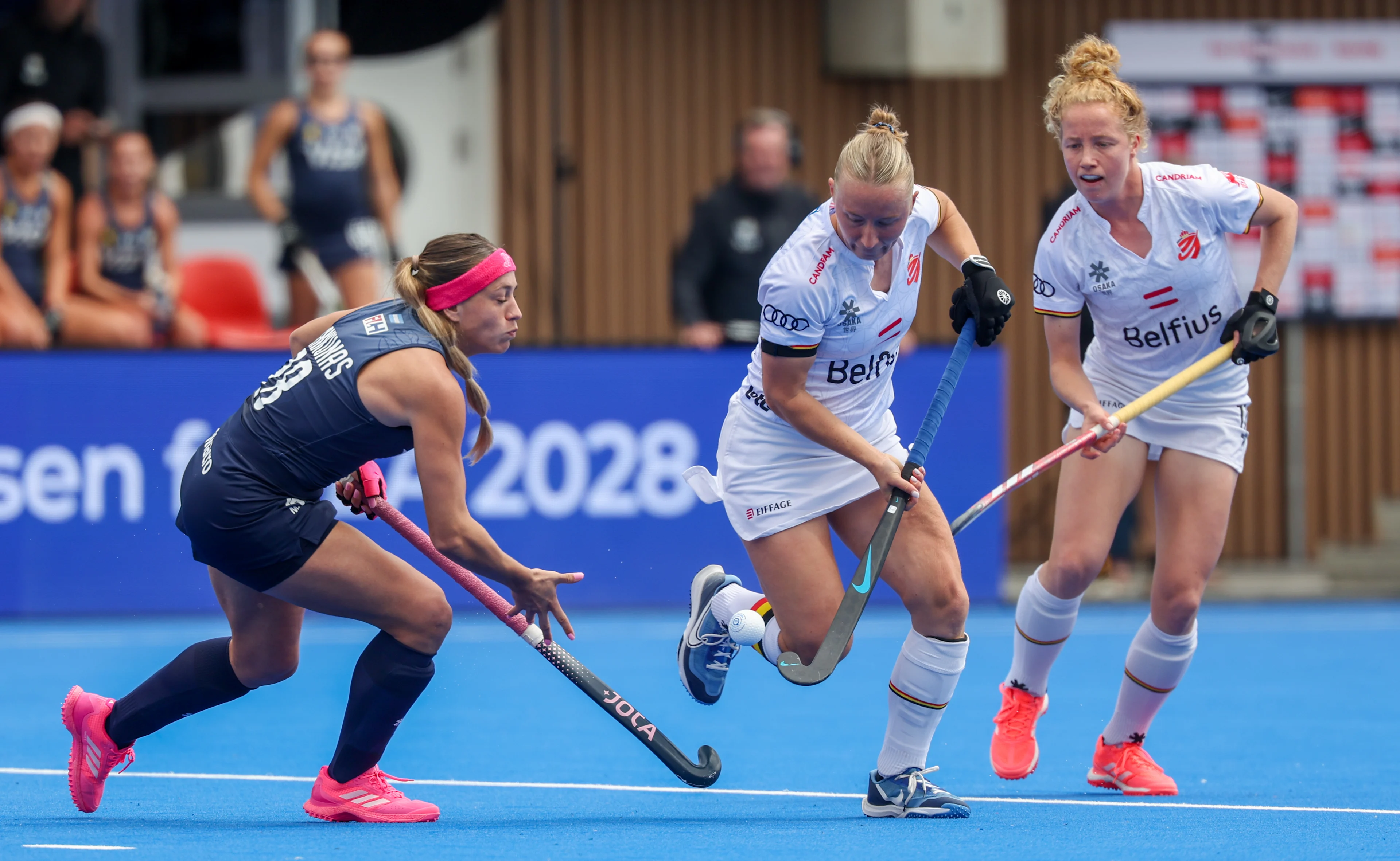 Belgium's Charlotte Englebert and Argentina's Julieta Jankunas fight for the ball during a hockey game between Belgian national team Red Panthers and Argentina, Sunday 14 June 2026 in Wavre, match 9/16 in the group stage of the women's FIH Pro League competition. BELGA PHOTO VIRGINIE LEFOUR
