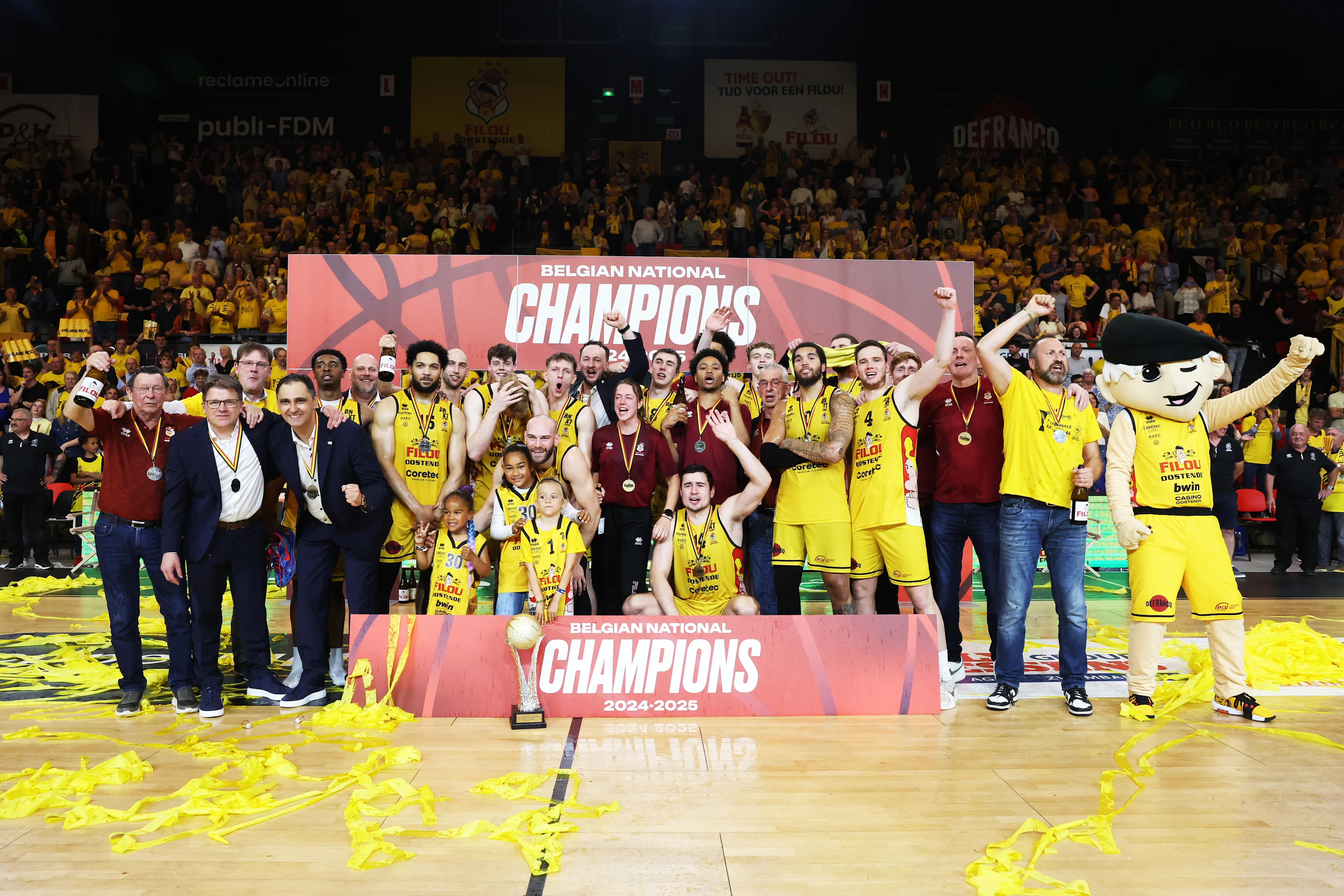 Oostende's players and staff celebrate after winning the Belgian BNXT championship, Saturday 07 June 2025 in Oostende. BC Oostende defeats Kangoeroes Mechelen 100-76 in the fourth game of the best-of-5 finals in the playoffs of the 'BNXT League' Belgian/ Dutch first division basket championship. BELGA PHOTO KURT DESPLENTER