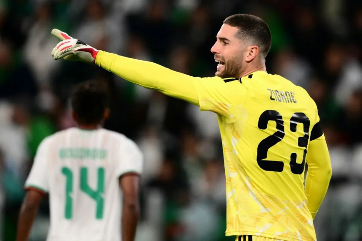 Algeria's goalkeepers #23 Luca Zidane (R) gestures during the friendly international football match between Algeria and Uruguay at the Allianz Stadium in Turin on March 31, 2026. MARCO BERTORELLO / AFP