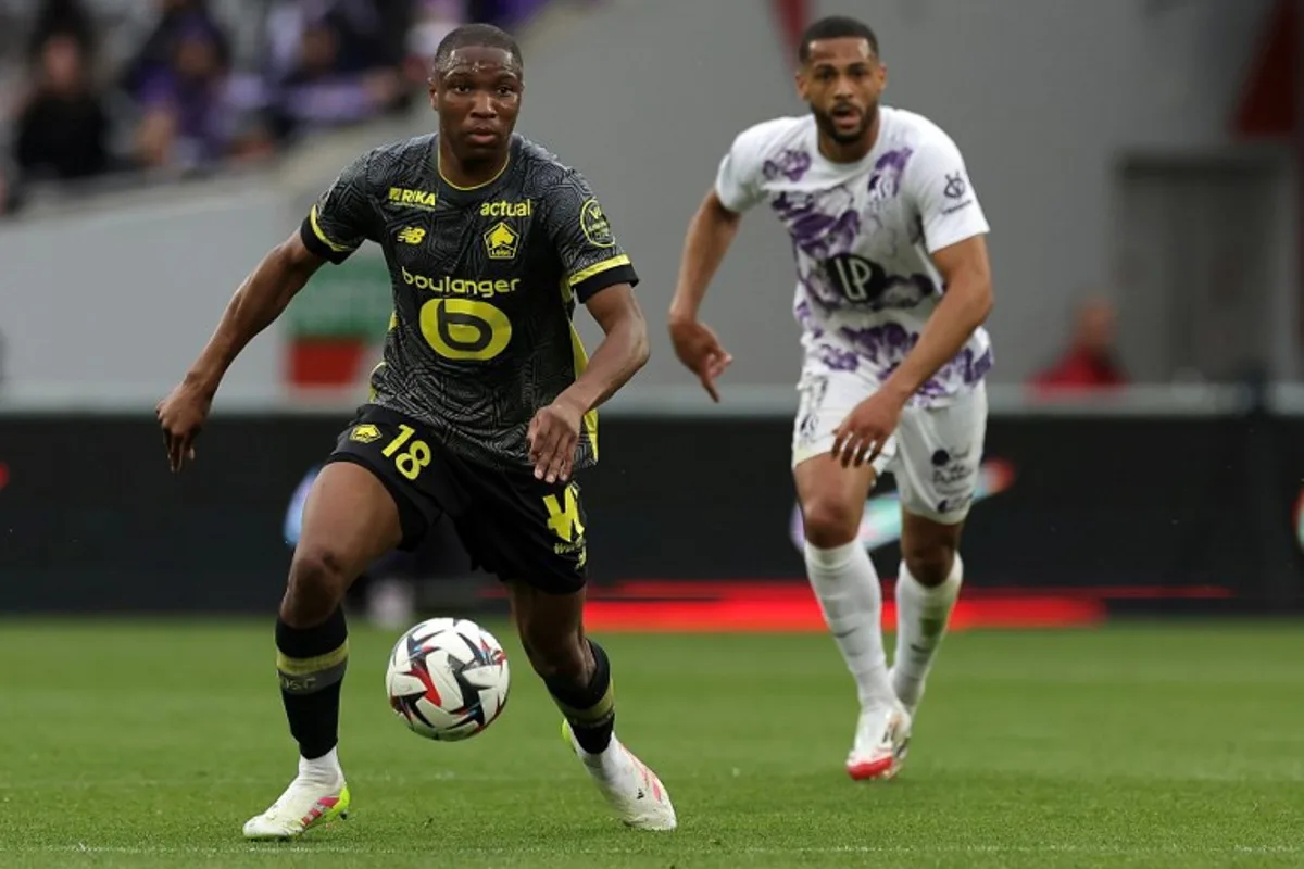 Lille's French defender #18 Bafode Diakite (L) controls the ball during the French L1 football match between Toulouse FC and Lille OSC at The TFC Stadium in Toulouse, southwestern France, on April 12, 2025. Valentine CHAPUIS / AFP