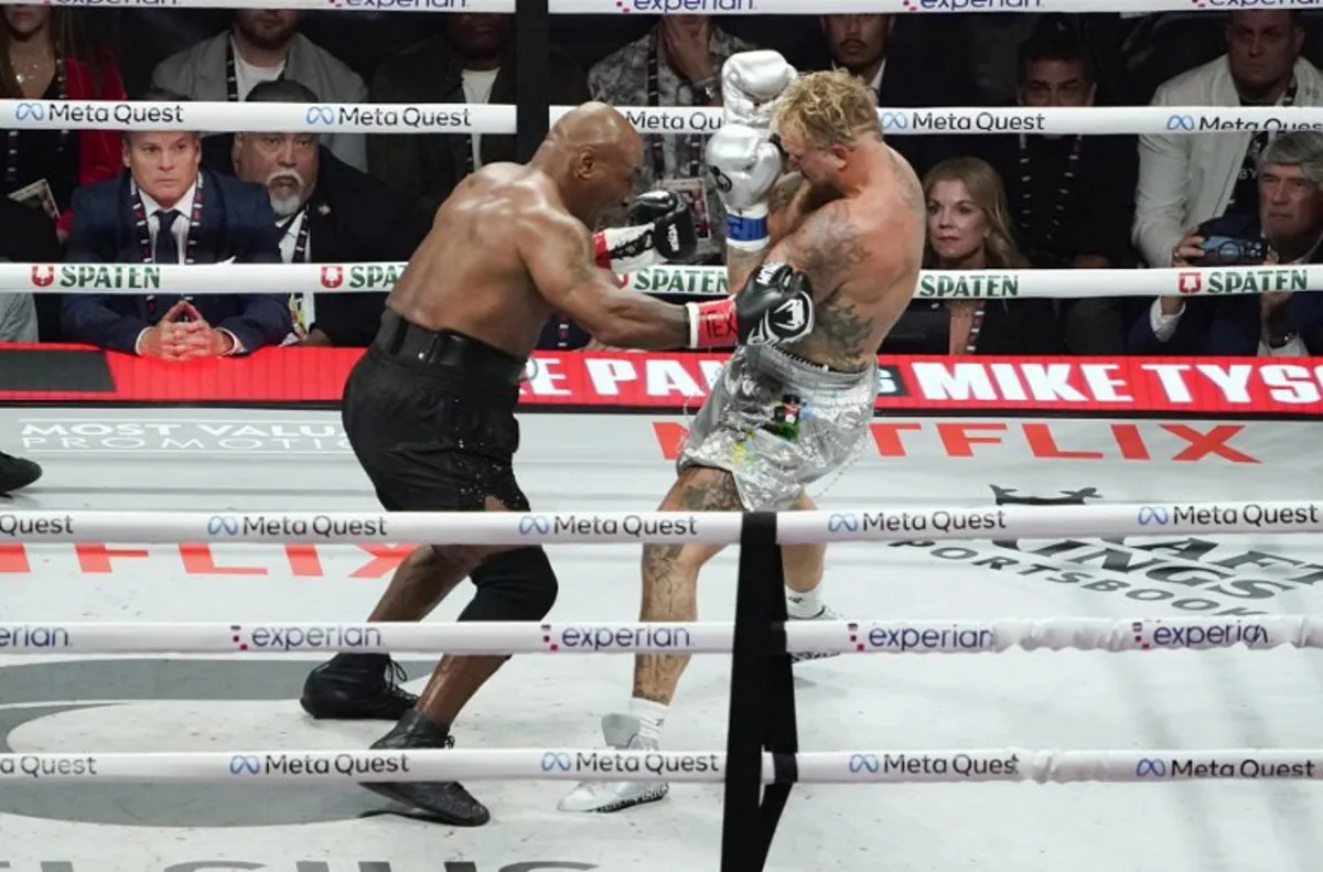 US retired pro-boxer Mike Tyson (L) and US YouTuber/boxer Jake Paul (R) fight during the heavyweight boxing bout at The Pavilion at AT&T Stadium in Arlington, Texas, November 15, 2024.  TIMOTHY A. CLARY / AFP