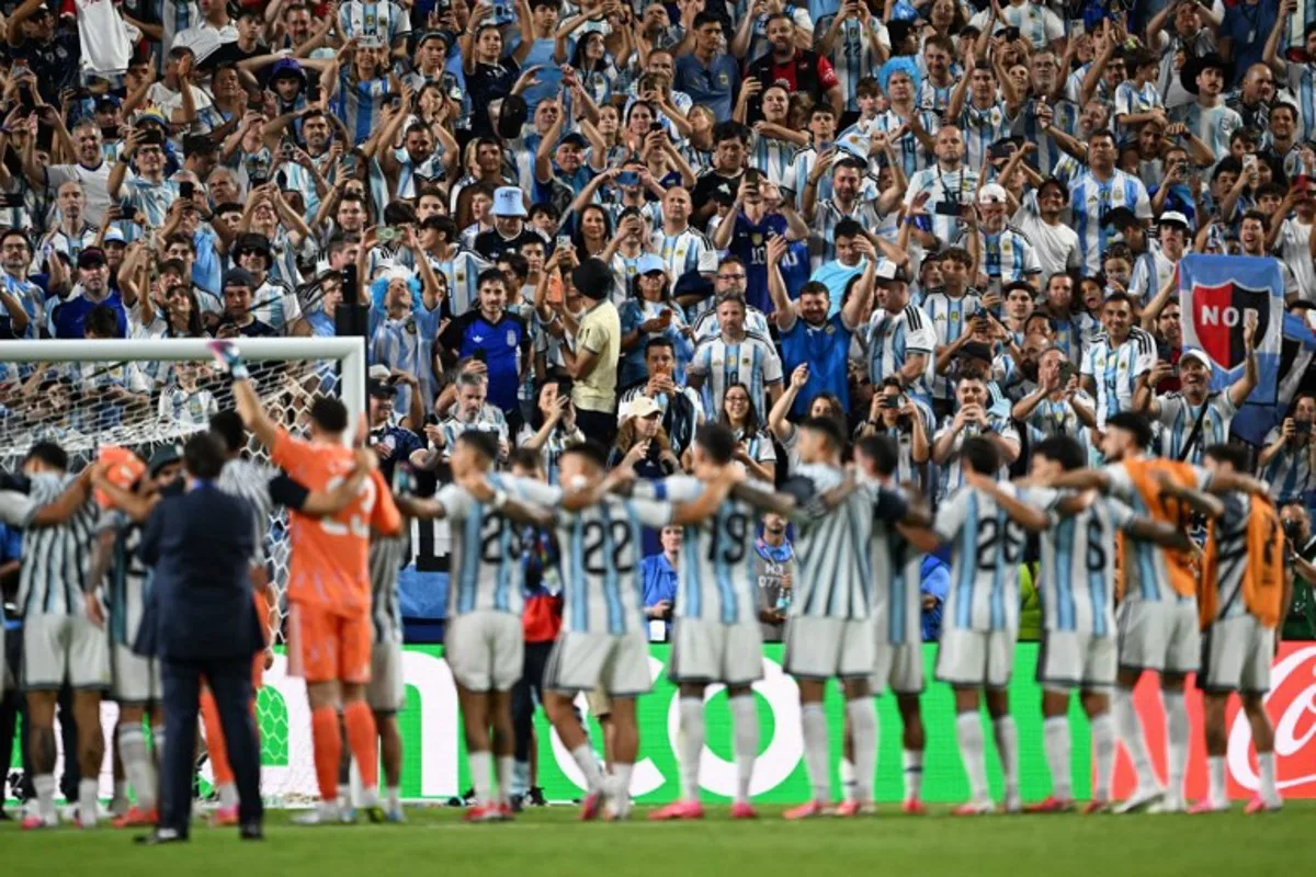 Argentina's players celebrate in front of fans after winning the 2026 World Cup Group J football match between Argentina and Algeria at the Kansas City Stadium in Kansas City on June 16, 2026. ROBERTO SCHMIDT / AFP