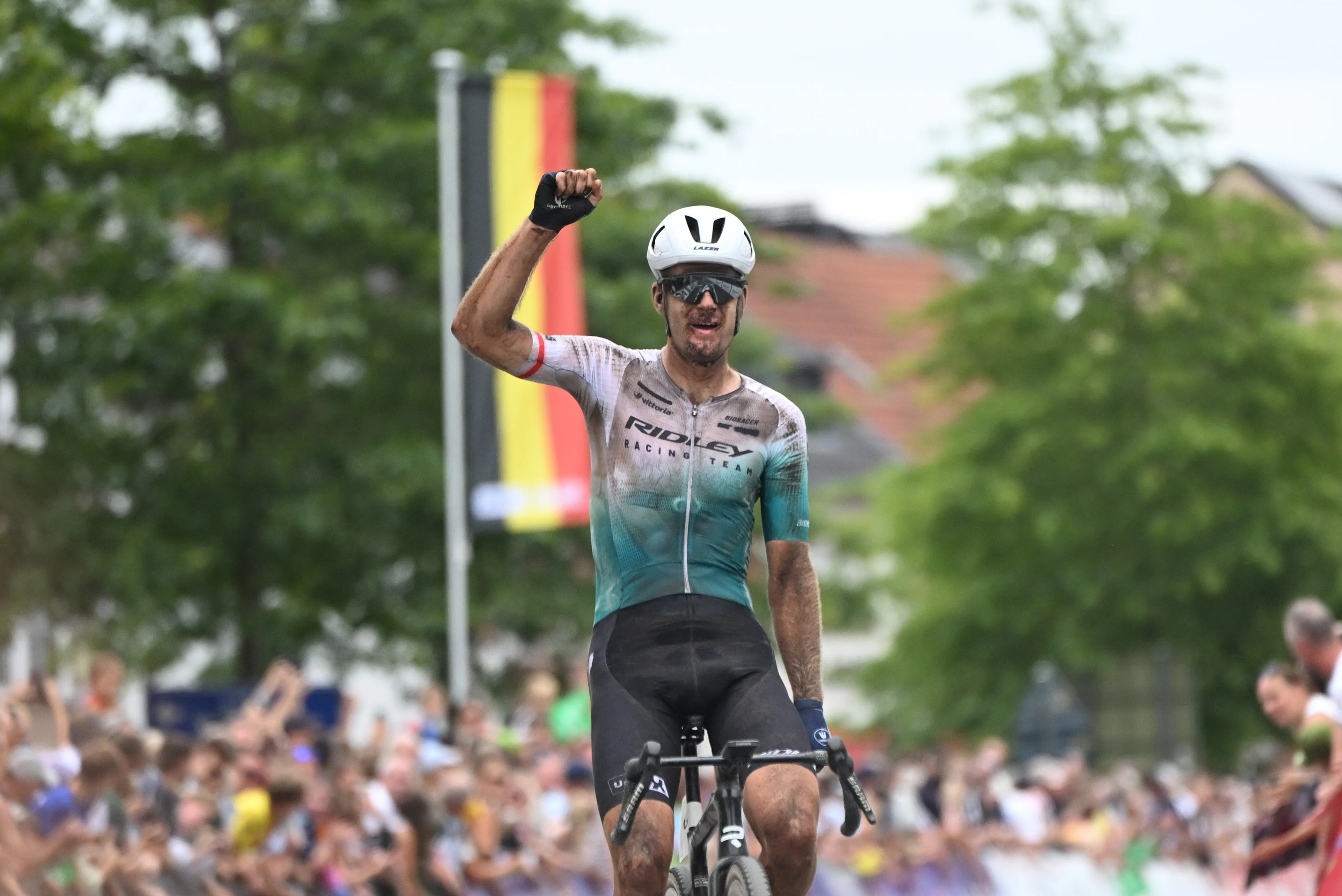 Daan Soete celebrates as he crosses the finish line to win the elite race at the Belgian Gravel Championships, Sunday 16 August 2026 in Grobbendonk. BELGA PHOTO ELIAS ROM