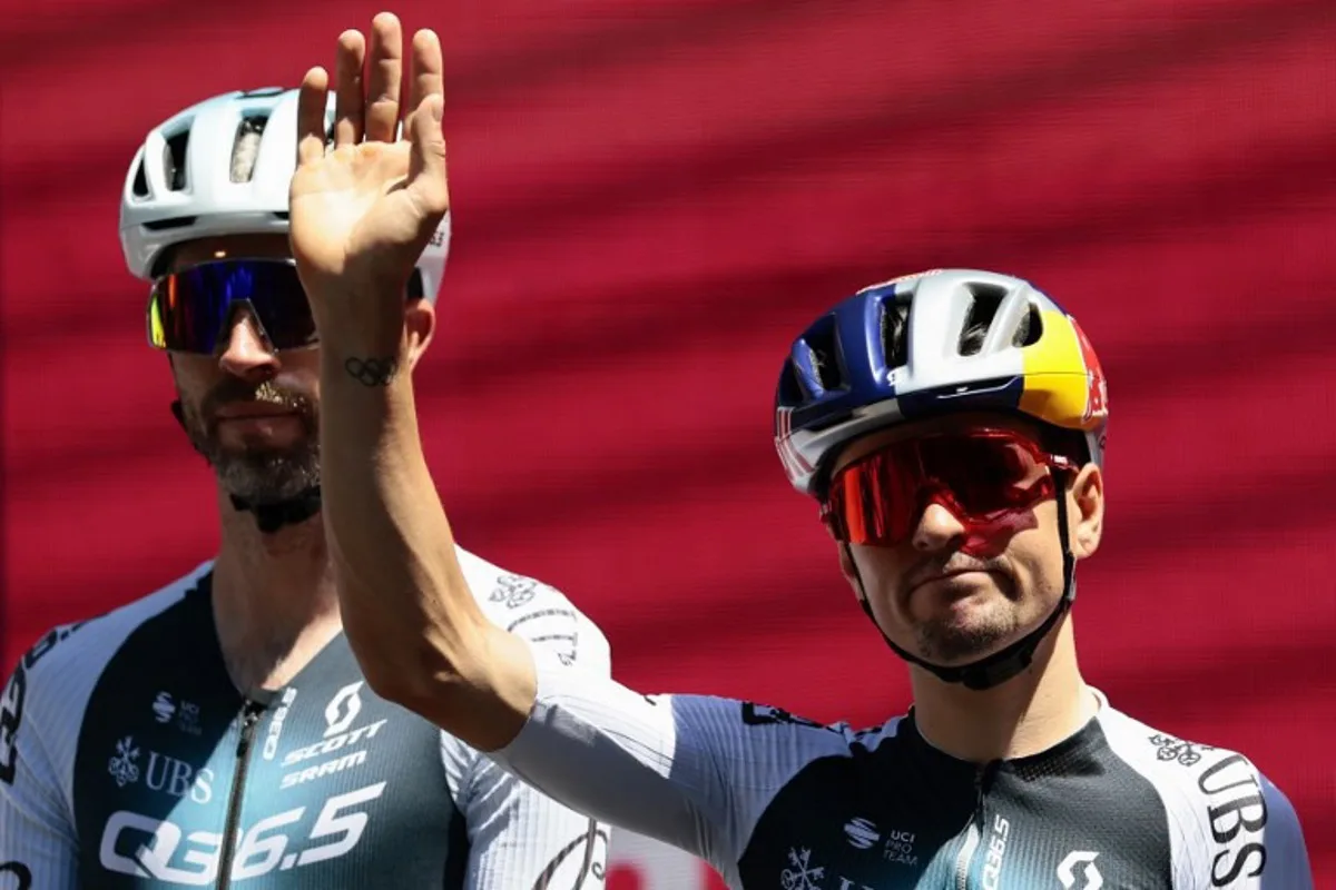 Q36.5 Pro Cycling team's British rider Thomas Pidcock (R) waves to the crowd as he arrives ahead of the 21st stage of the 108th Giro d'Italia cycling race of 143kms from Rome to Rome on June 1, 2025. Luca Bettini / AFP