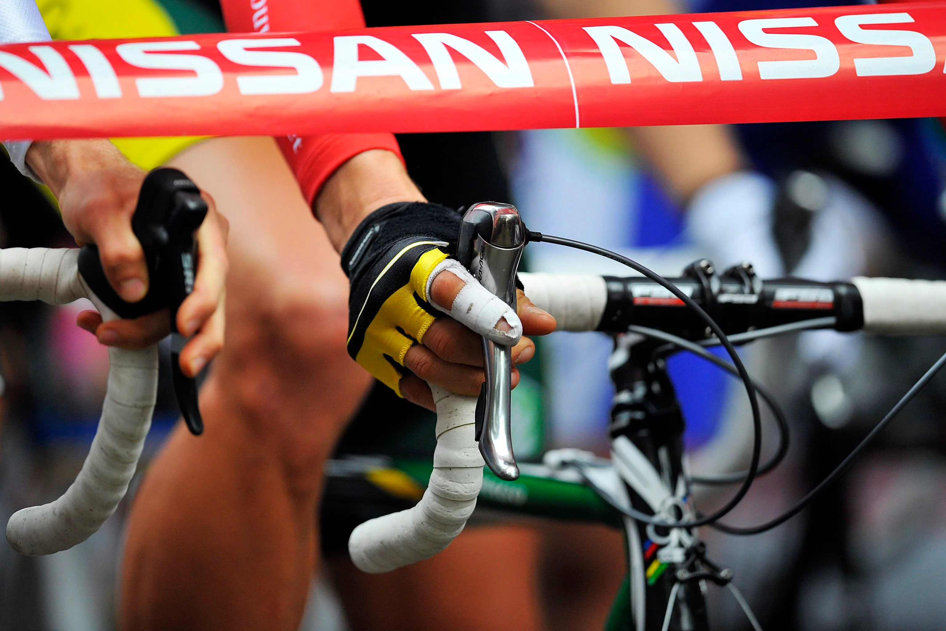 20081102 - VEGHEL - EERDE, THE NETHERLANDS: Taped finger of Belgian Sven Nys pictured before the start of the Superprestige cyclocross race in Veghel - Eerde, the Netherlands, on Sunday 02 November 2008. Yesterday Nys wounded is finger during the cyclcross at the Koppenberg in Oudenaarde. BELGA PHOTO LUC CLAESSEN